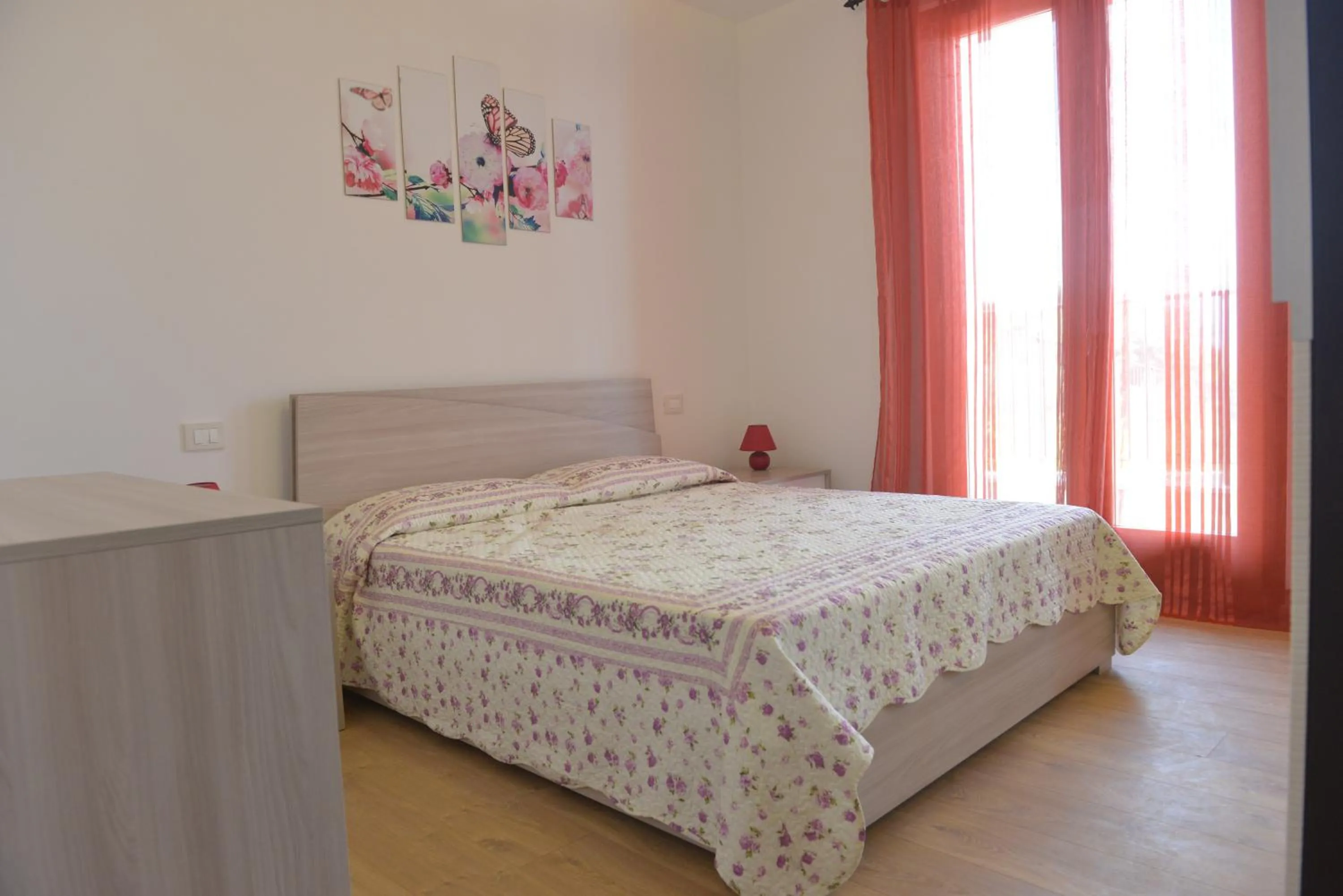 Spring, Bed in Villa Artemia