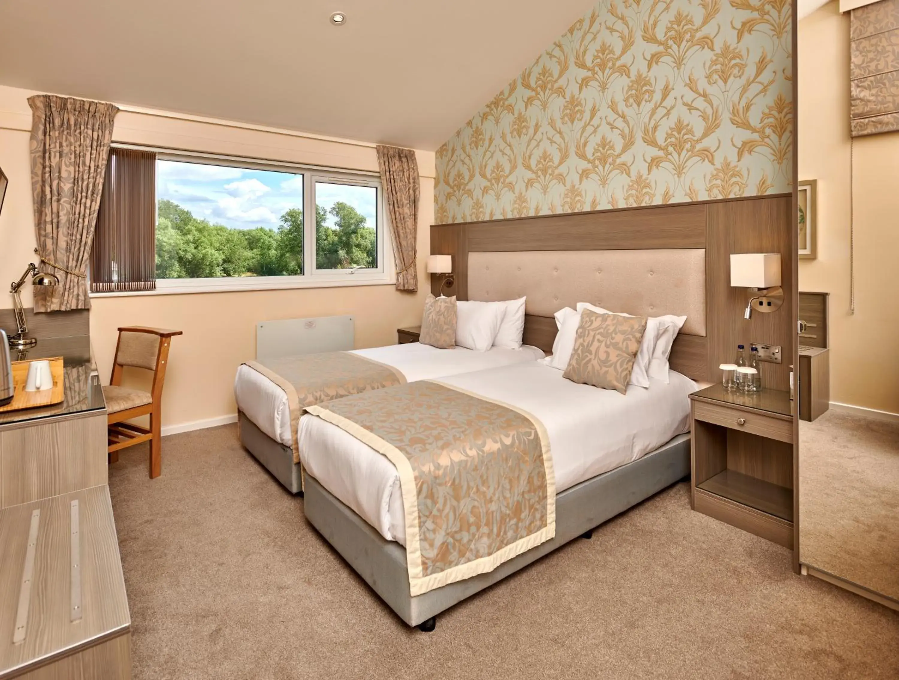 Deluxe Double or Twin Room in Lakehurst Park Deluxe Double or Twin Room in Lakehurst Park
