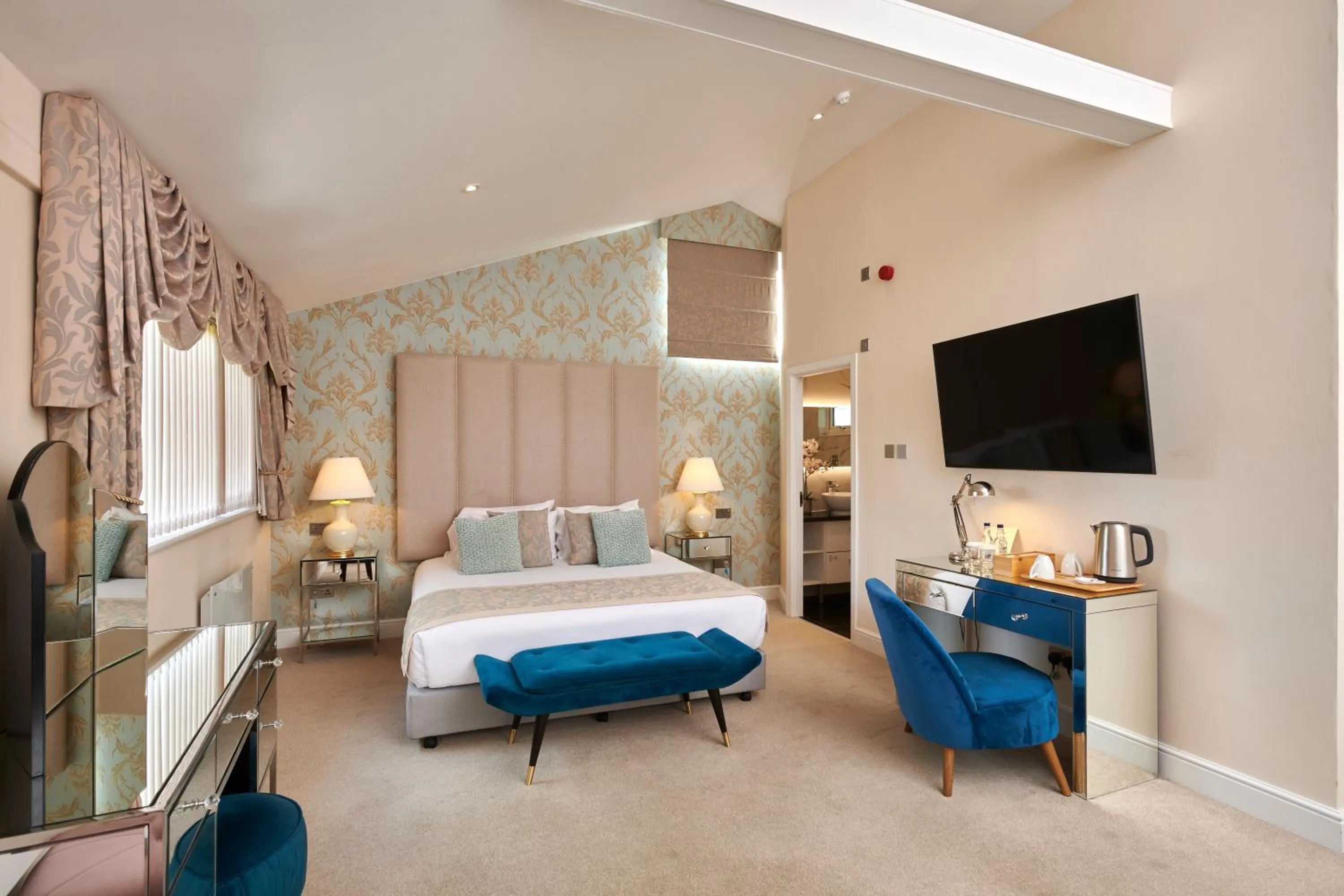 Deluxe Suite in Lakehurst Park