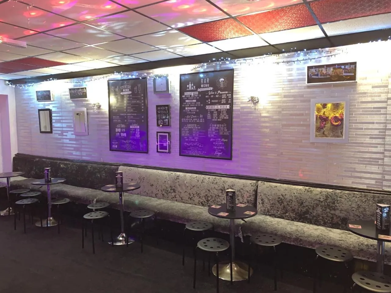 Nightclub / DJ in The Butterfly Hotel