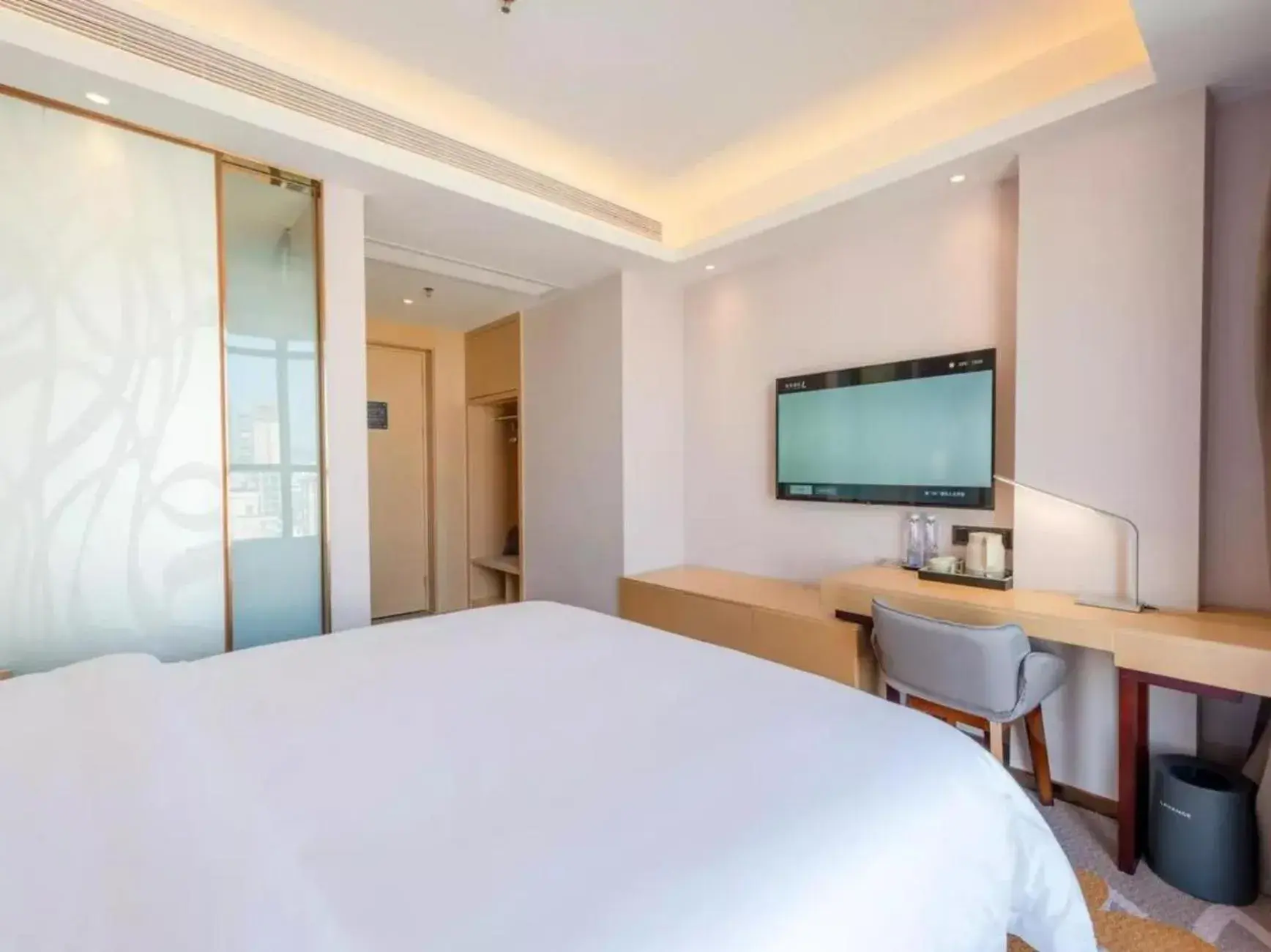 Double Room with View in Lavande Hotel Shenzhen International Convention and Exhibition Center Huafa Ice and Snow World Branch Double Room with View in Lavande Hotel Shenzhen International Convention and Exhibition Center Huafa Ice and Snow World Branch