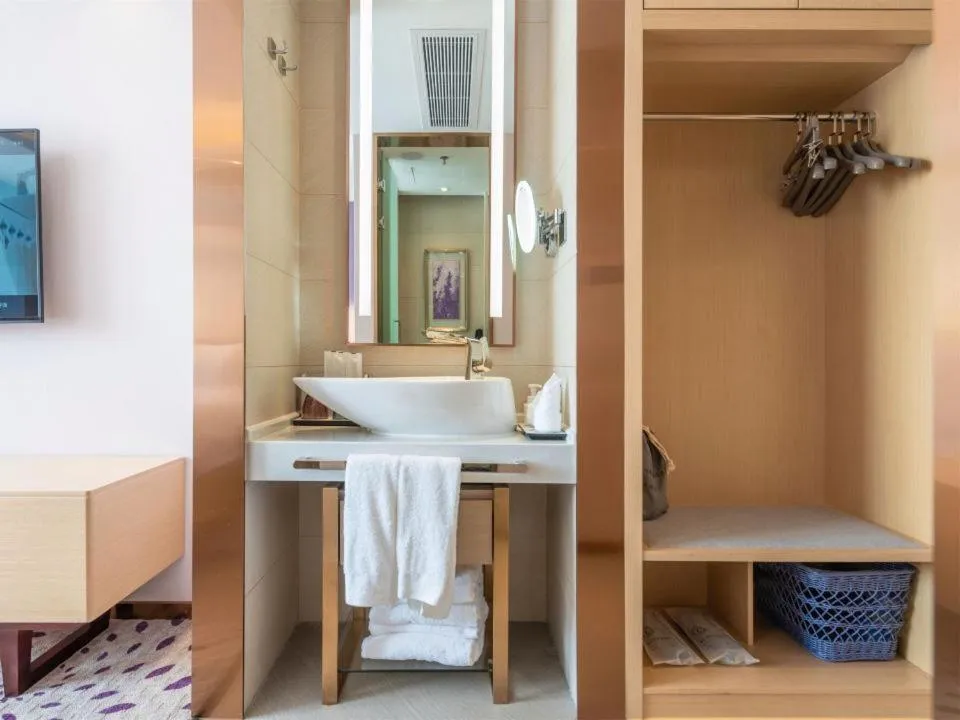 Lavande Hotel Shenzhen International Convention and Exhibition Center Fuhai West Subway Station