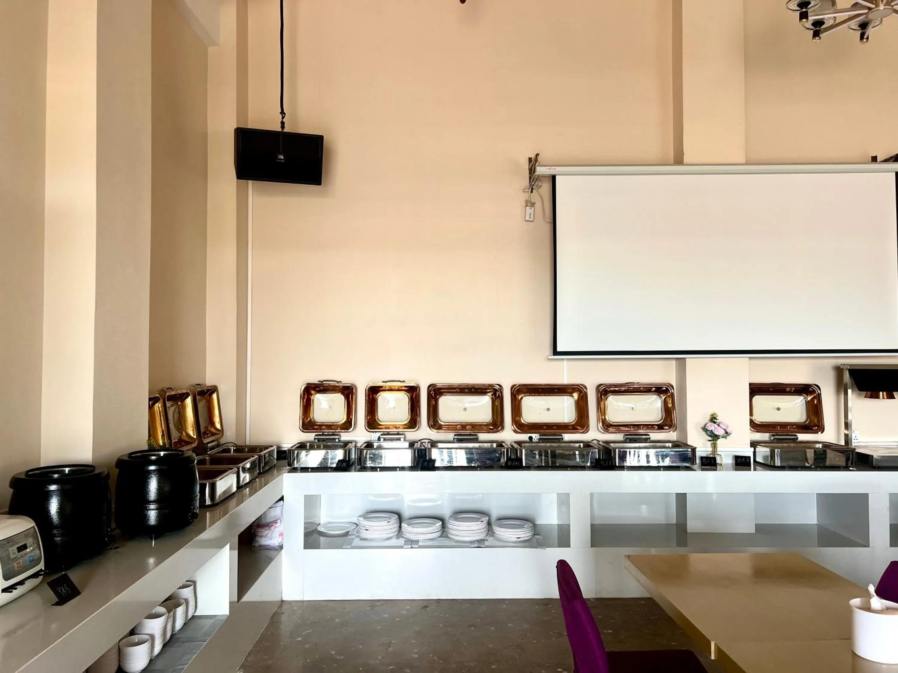 Restaurant/places to eat in Lavande Hotel Shenzhen International Convention and Exhibition Center Fuhai West Subway Station