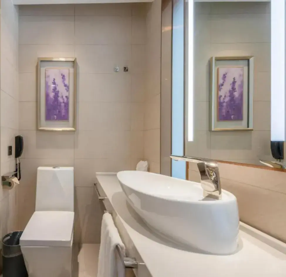 Business Double Room in Lavande Hotel Shenzhen International Convention and Exhibition Center Huafa Ice and Snow World Branch Business Double Room in Lavande Hotel Shenzhen International Convention and Exhibition Center Huafa Ice and Snow World Branch