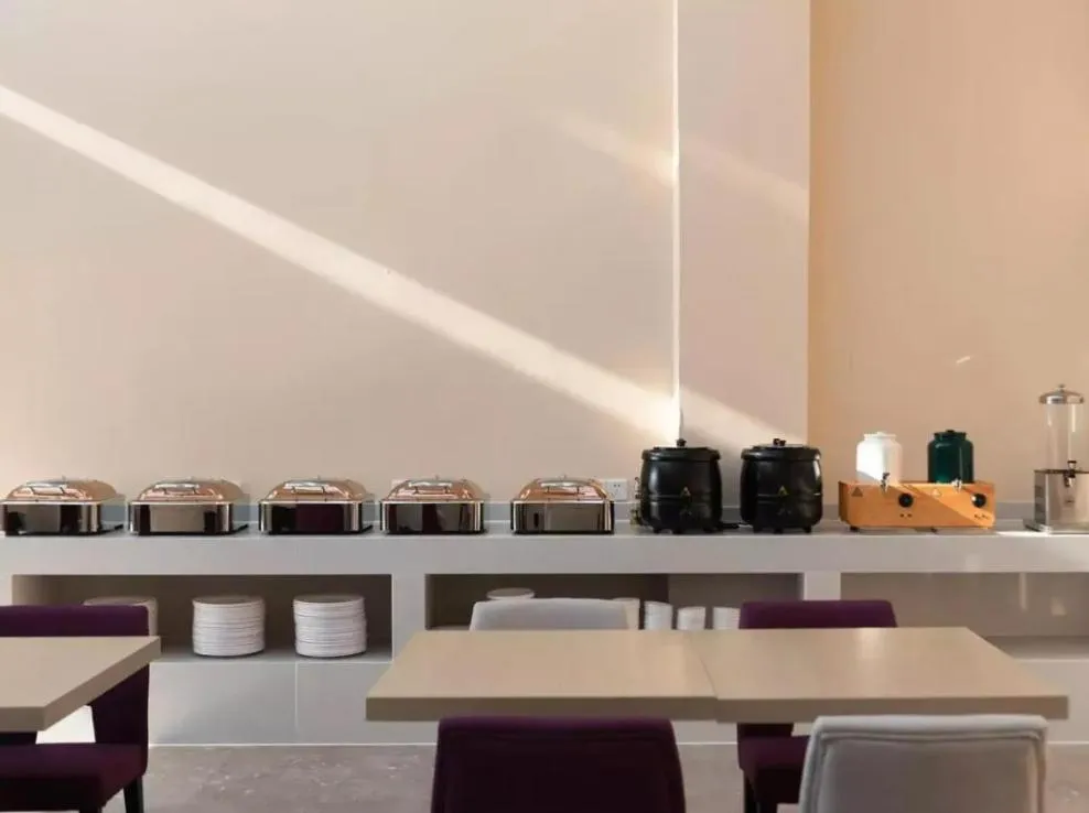 Lavande Hotel Shenzhen International Convention and Exhibition Center Fuhai West Subway Station