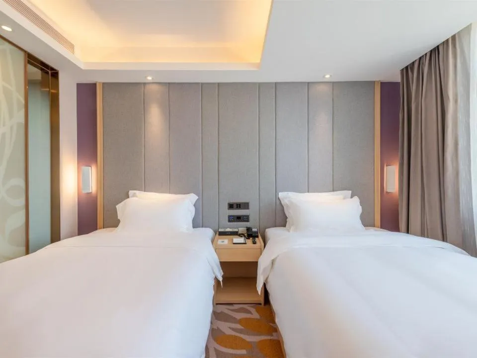 Bed in Lavande Hotel Shenzhen International Convention and Exhibition Center Fuhai West Subway Station