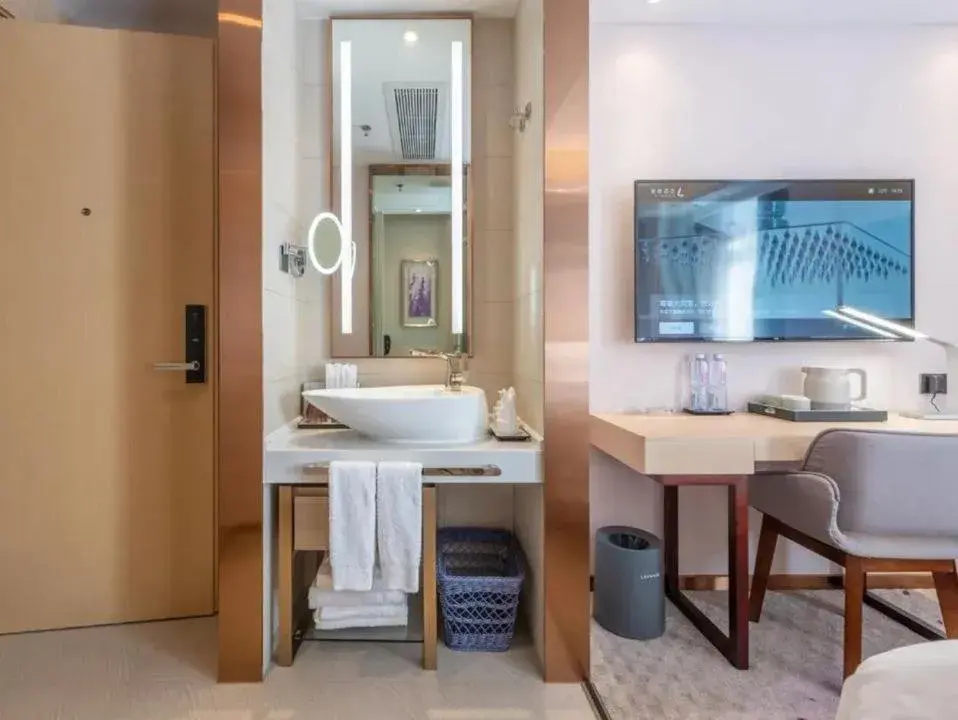 Deluxe Double Room with Audio in Lavande Hotel Shenzhen International Convention and Exhibition Center Huafa Ice and Snow World Branch Deluxe Double Room with Audio in Lavande Hotel Shenzhen International Convention and Exhibition Center Huafa Ice and Snow World Branch