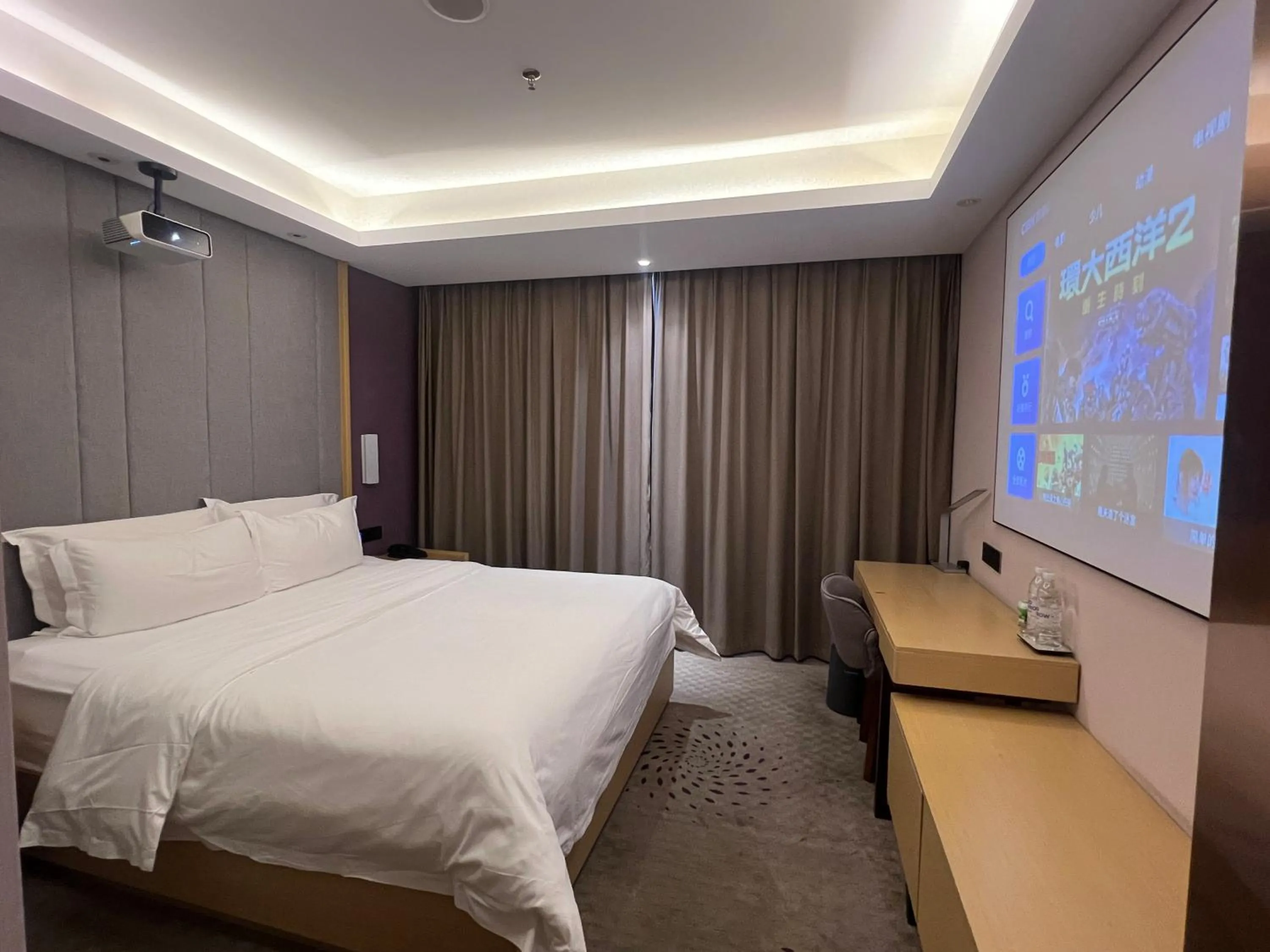 Photo of the whole room, Bed in Lavande Hotel Shenzhen International Convention and Exhibition Center Fuhai West Subway Station