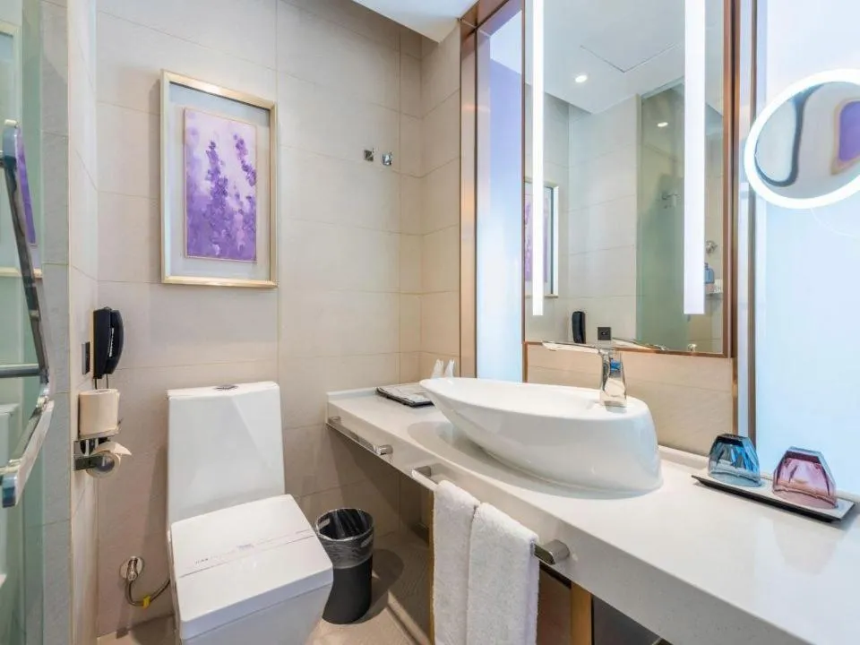 Lavande Hotel Shenzhen International Convention and Exhibition Center Fuhai West Subway Station