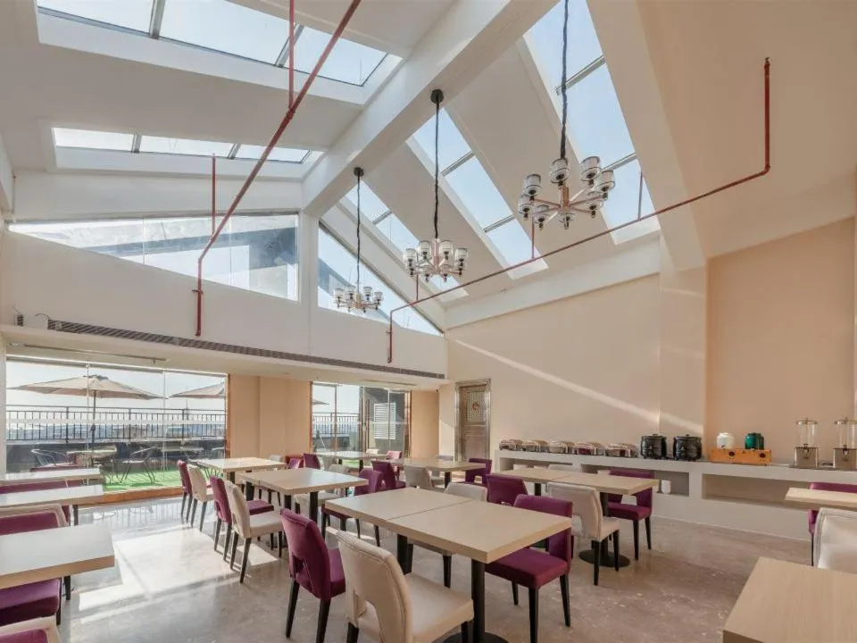 Lavande Hotel Shenzhen International Convention and Exhibition Center Fuhai West Subway Station