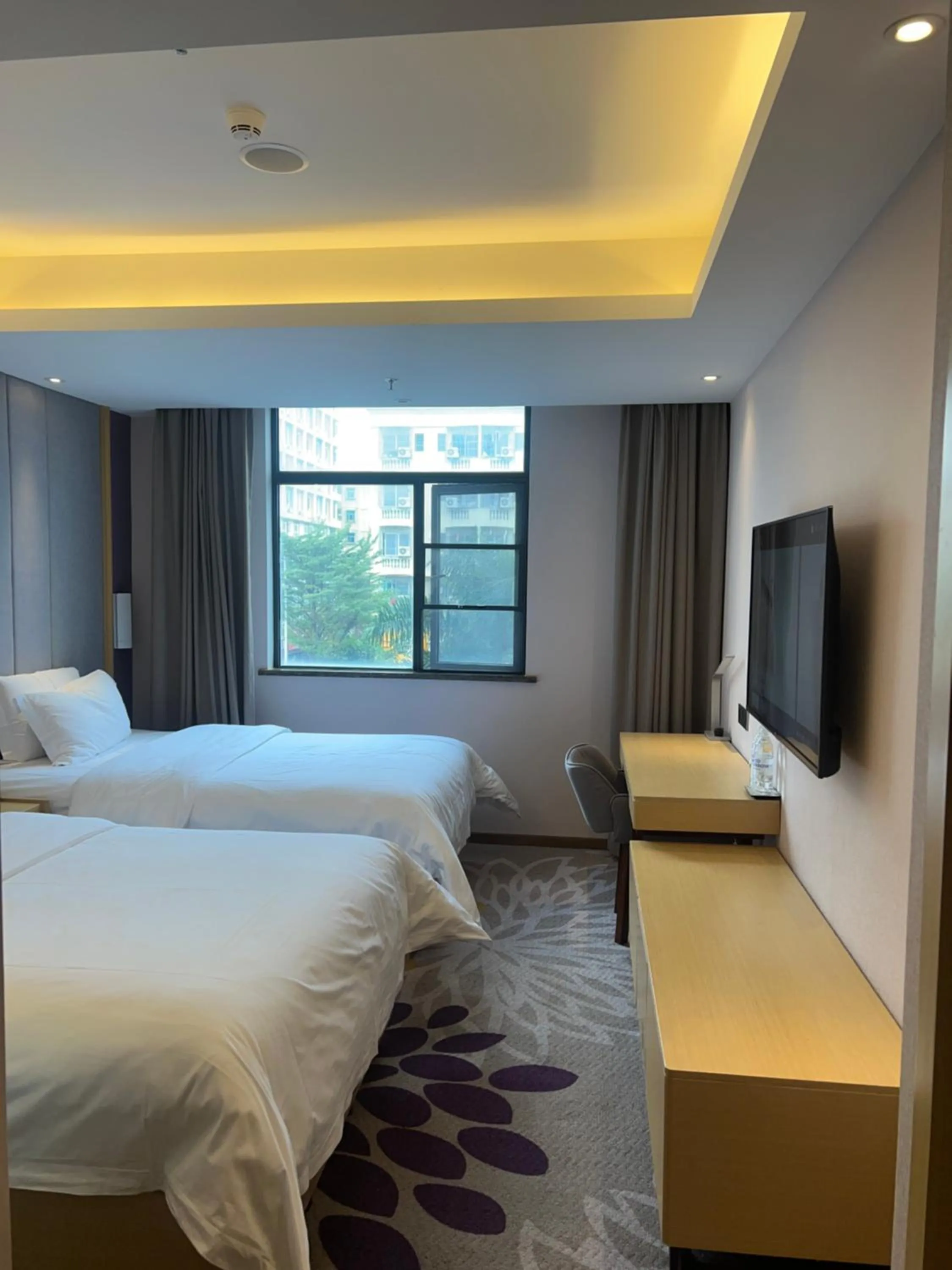 Photo of the whole room, Bed in Lavande Hotel Shenzhen International Convention and Exhibition Center Fuhai West Subway Station