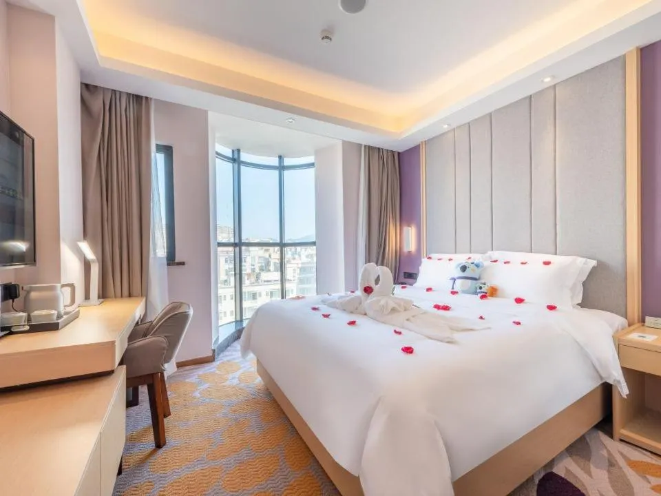 Bed in Lavande Hotel Shenzhen International Convention and Exhibition Center Fuhai West Subway Station