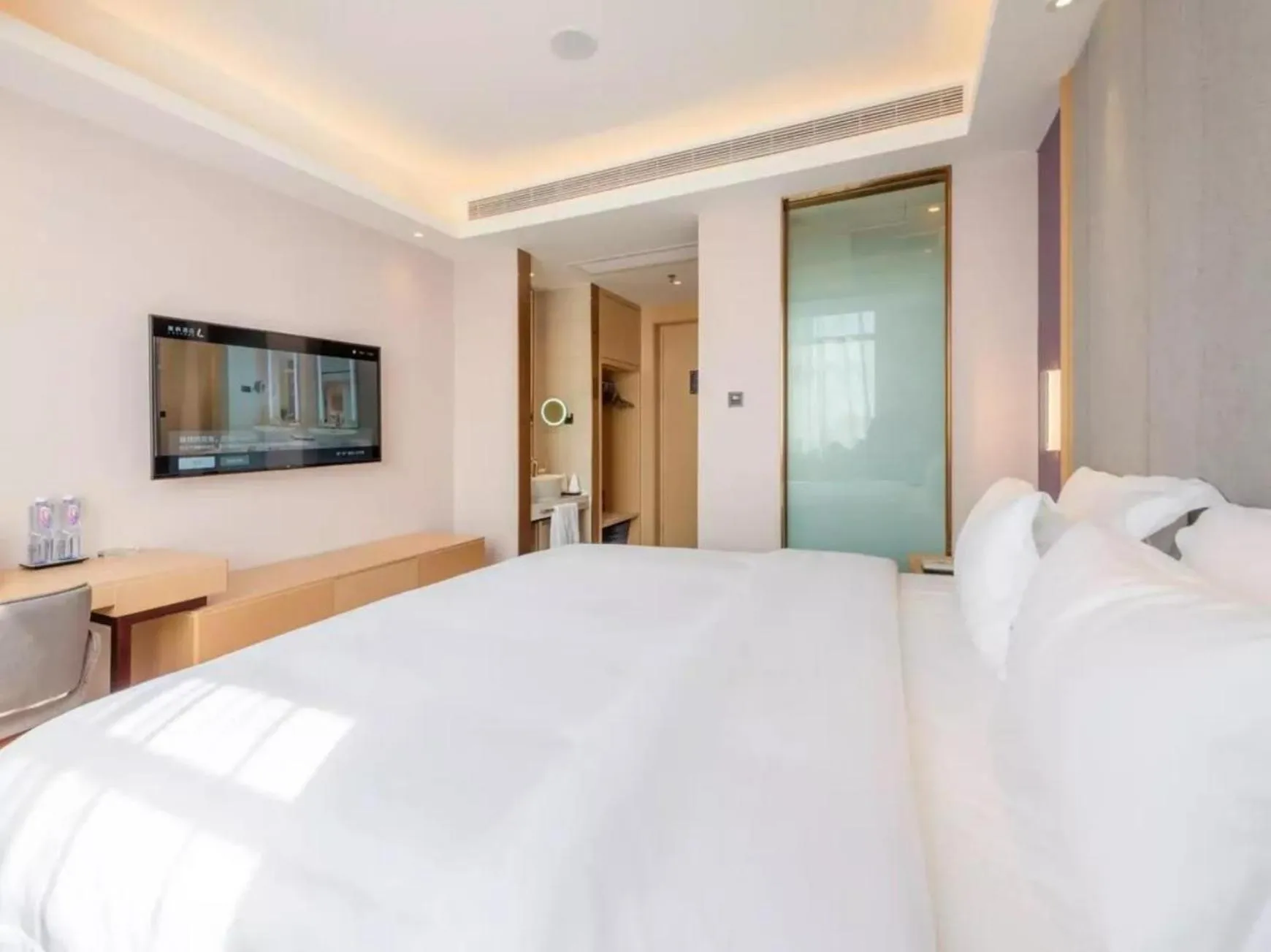 Bed in Lavande Hotel Shenzhen International Convention and Exhibition Center Fuhai West Subway Station