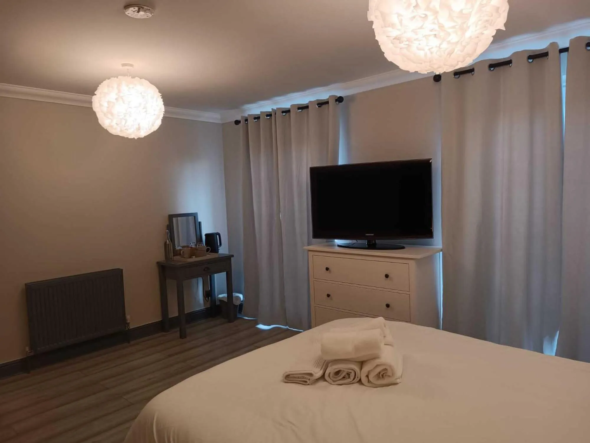 Bedroom, Bed in Woodgrove Holiday Homes