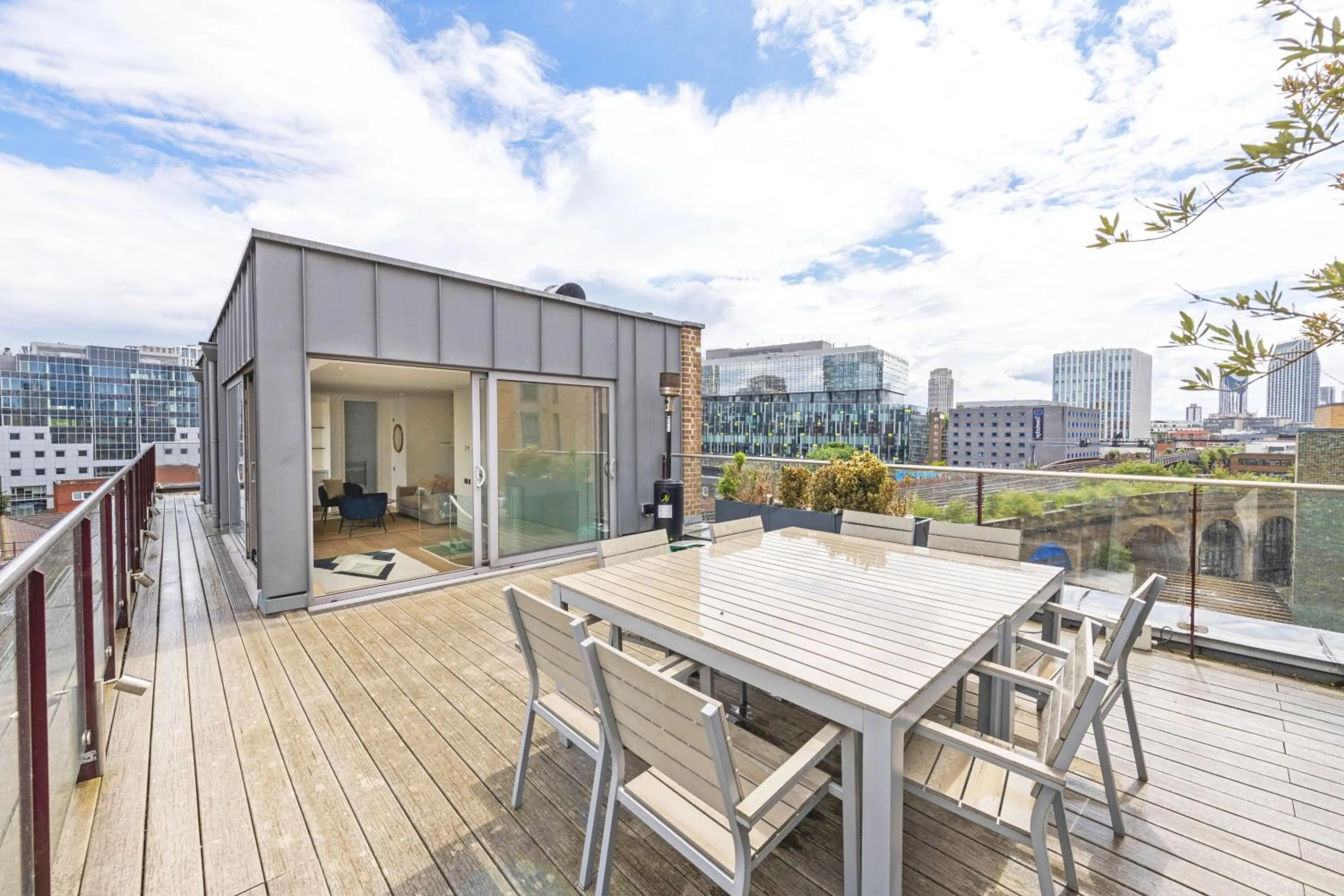 Property building in Accomodo London Waterloo - Luxury & Spacious Triplex Penthouse on Southbank