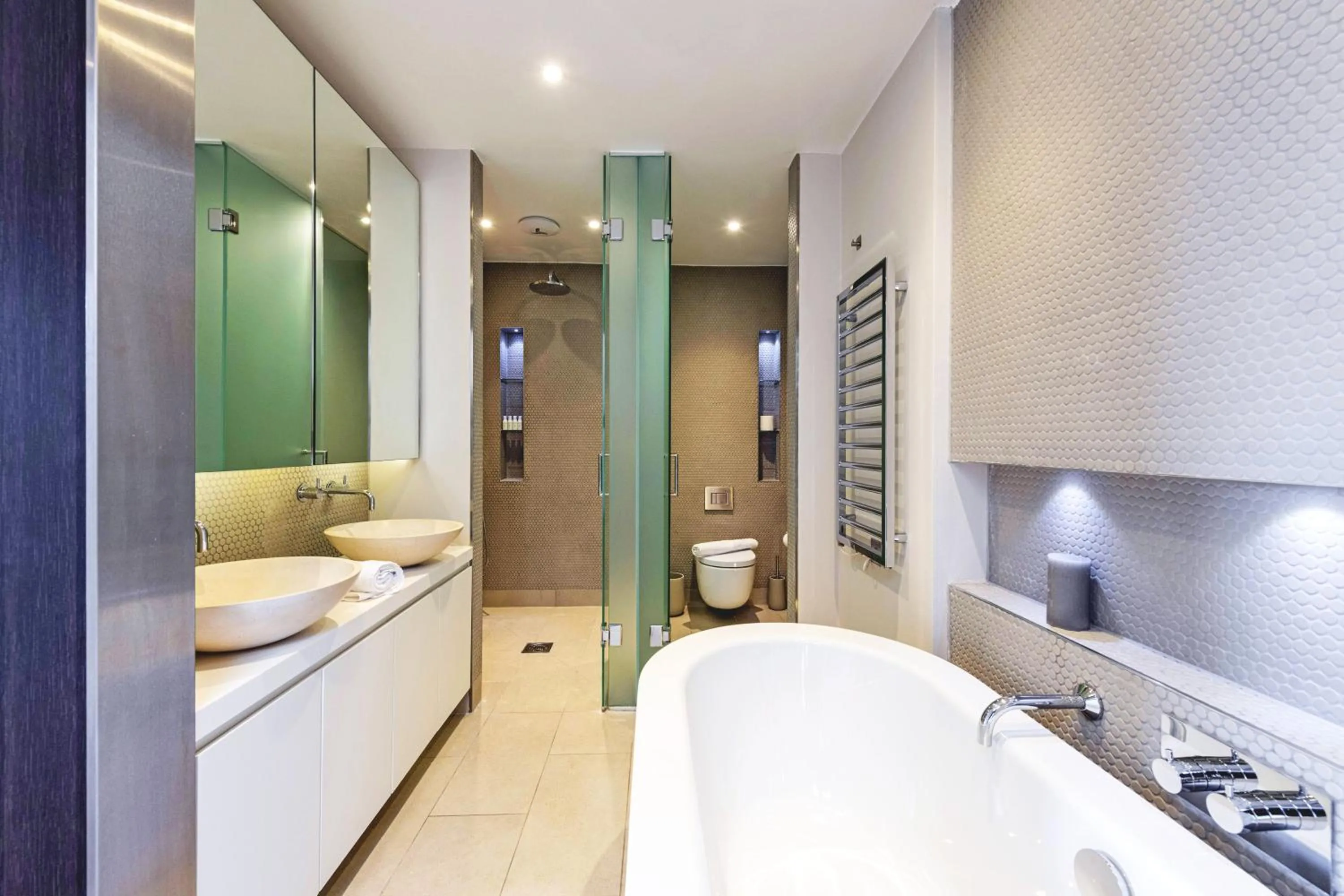 Shower in Accomodo London Waterloo - Luxury & Spacious Triplex Penthouse on Southbank