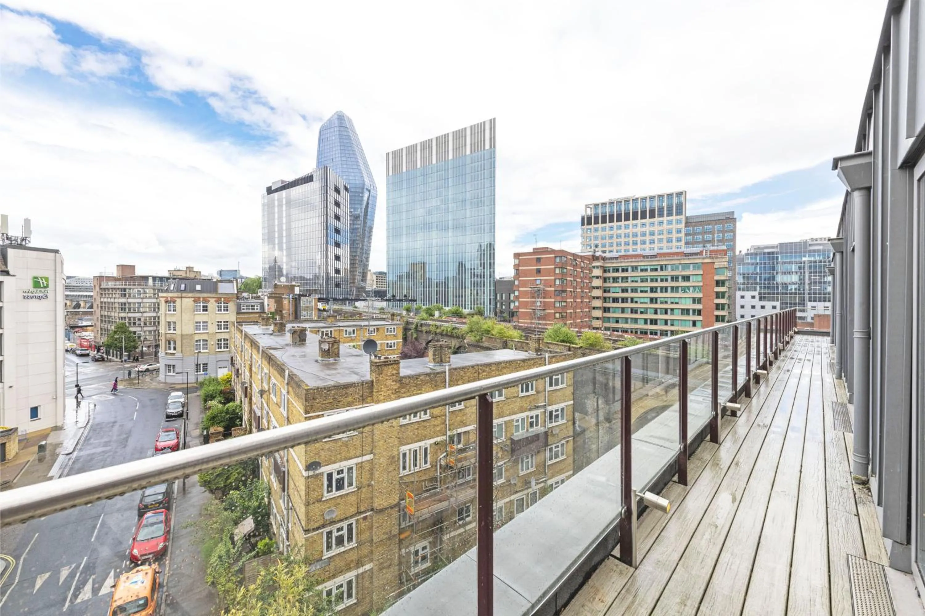 Property building in Accomodo London Waterloo - Luxury & Spacious Triplex Penthouse on Southbank