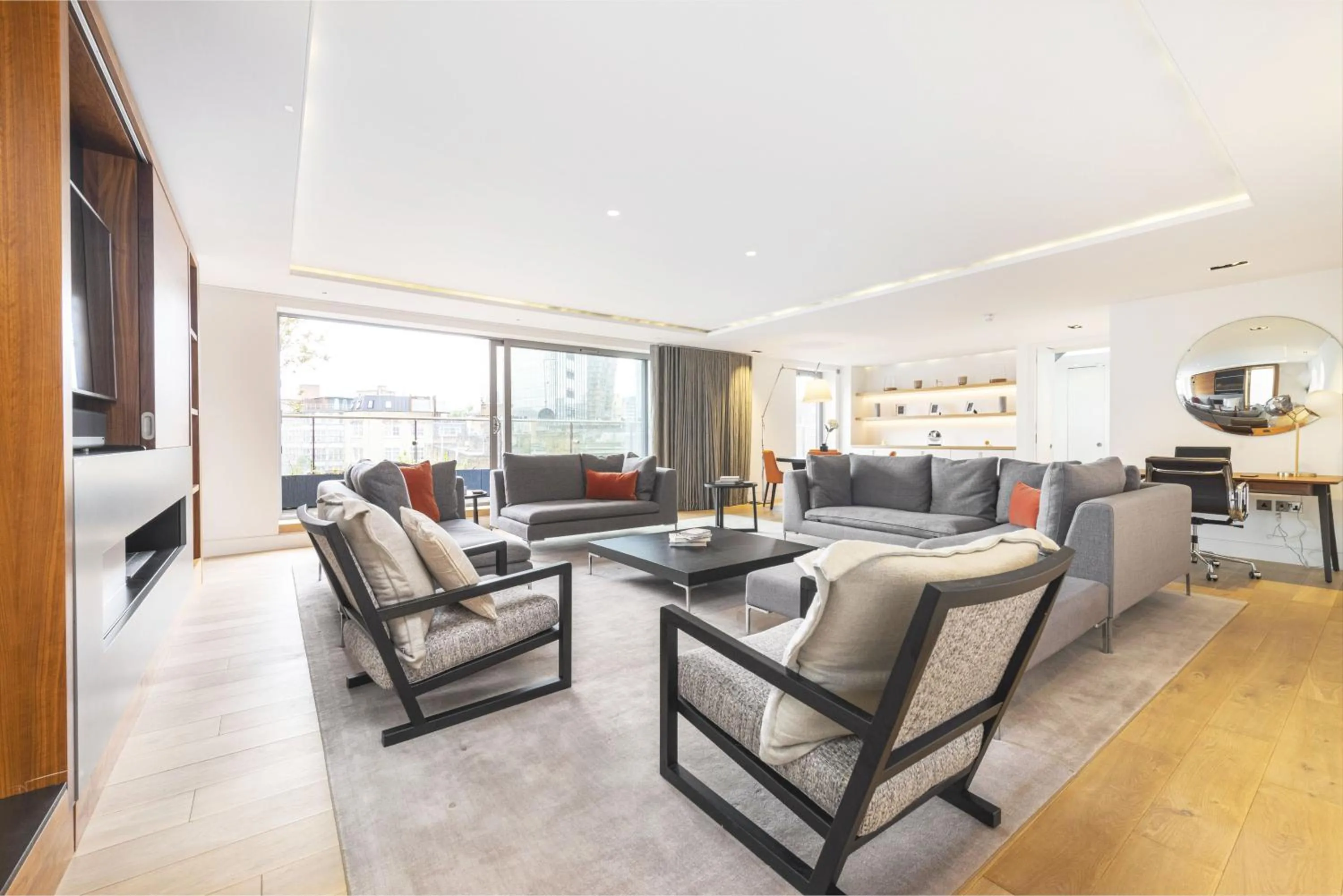 TV and multimedia in Accomodo London Waterloo - Luxury & Spacious Triplex Penthouse on Southbank