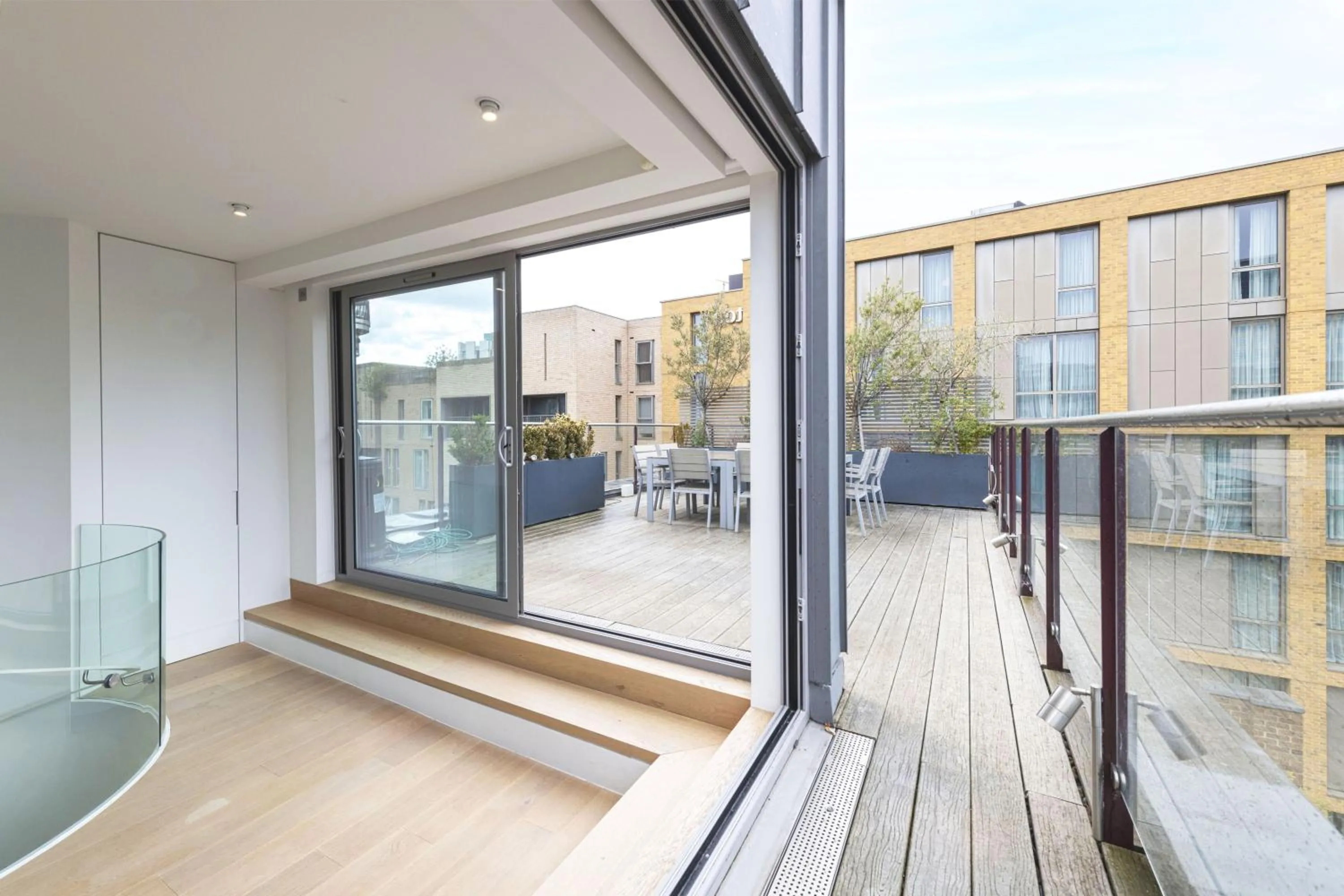 Property building in Accomodo London Waterloo - Luxury & Spacious Triplex Penthouse on Southbank