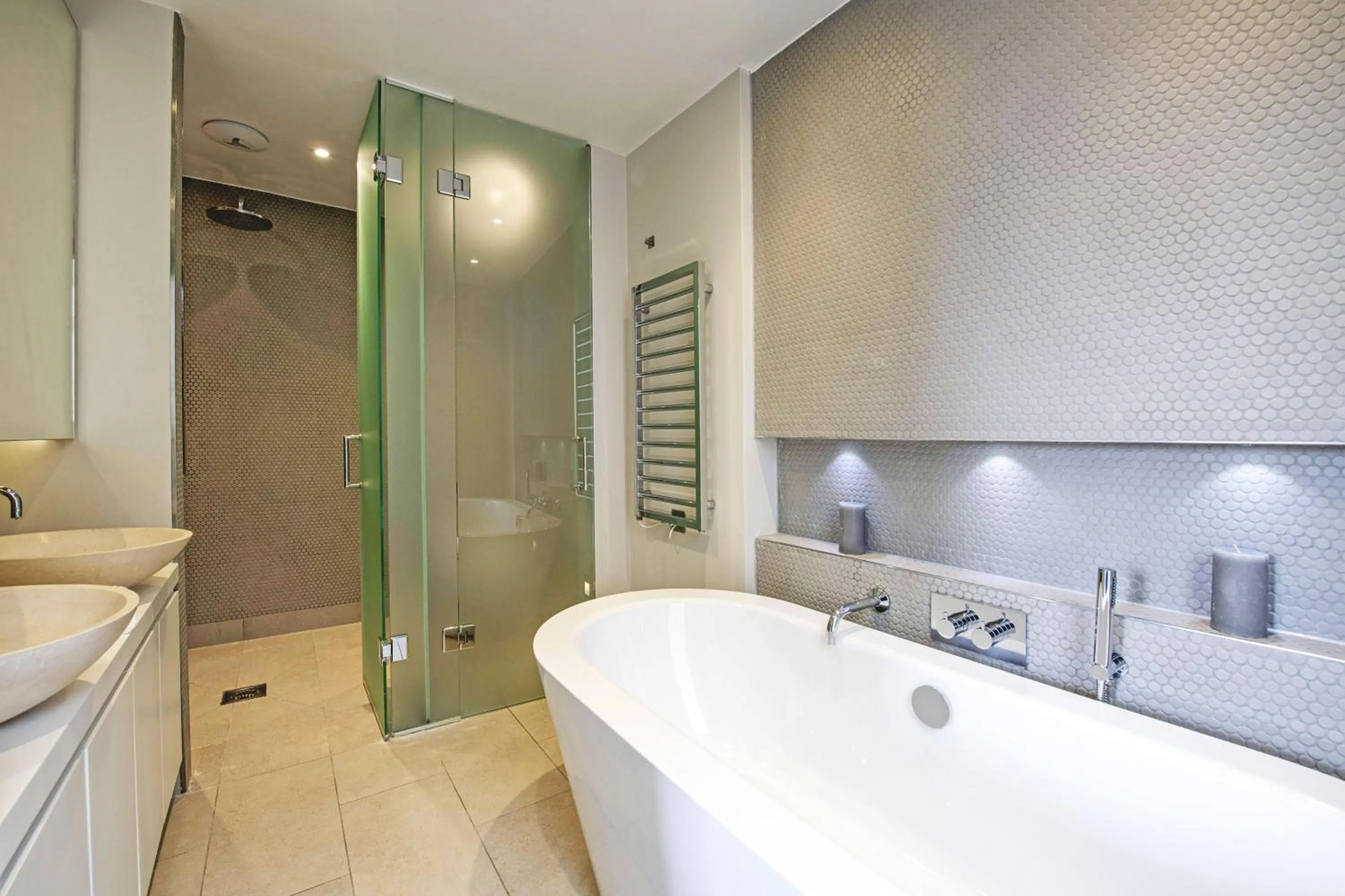 Shower in Accomodo London Waterloo - Luxury & Spacious Triplex Penthouse on Southbank