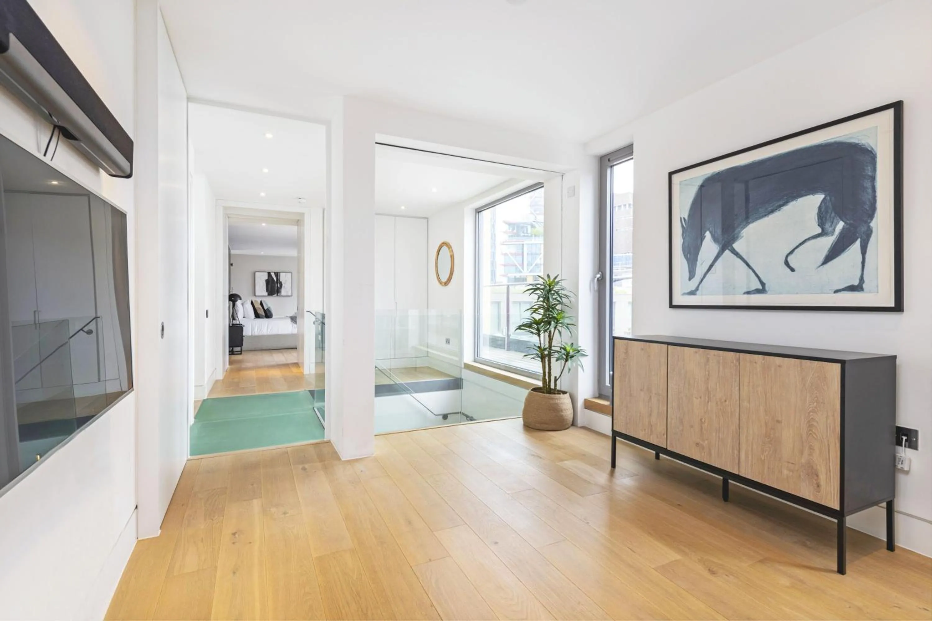 Photo of the whole room, Bed in Accomodo London Waterloo - Luxury & Spacious Triplex Penthouse on Southbank