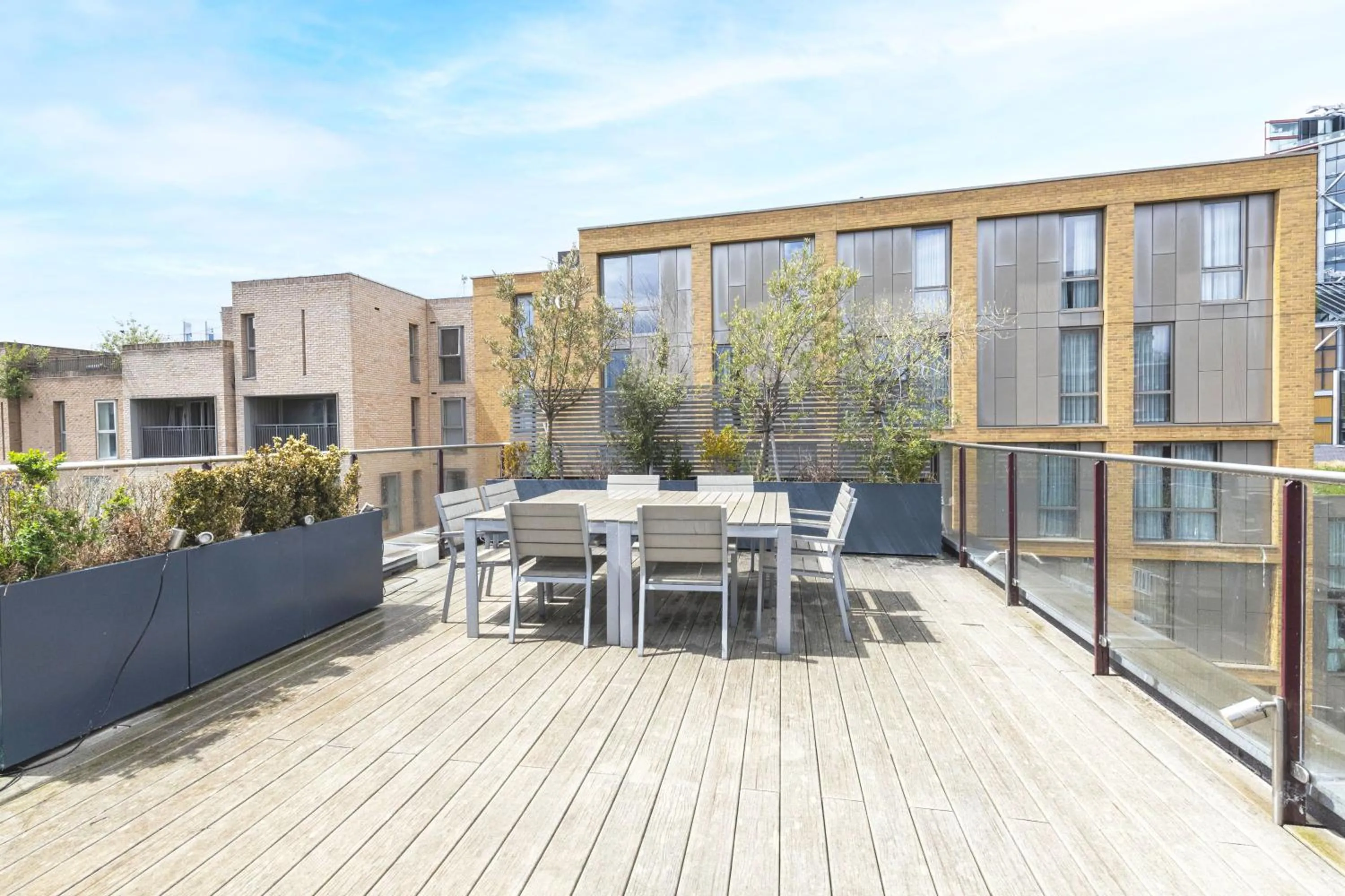Property building in Accomodo London Waterloo - Luxury & Spacious Triplex Penthouse on Southbank