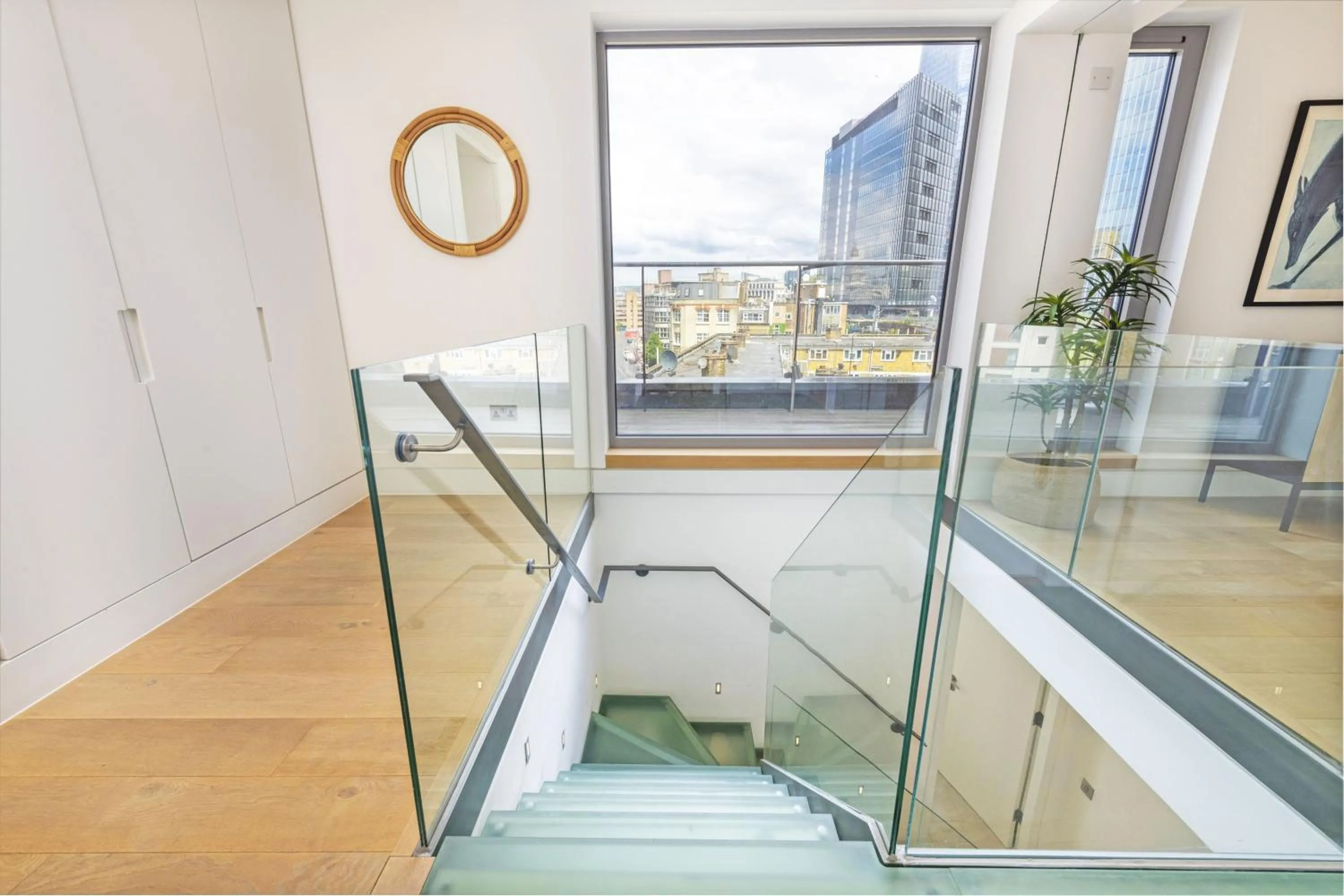 acessibility in Accomodo London Waterloo - Luxury & Spacious Triplex Penthouse on Southbank