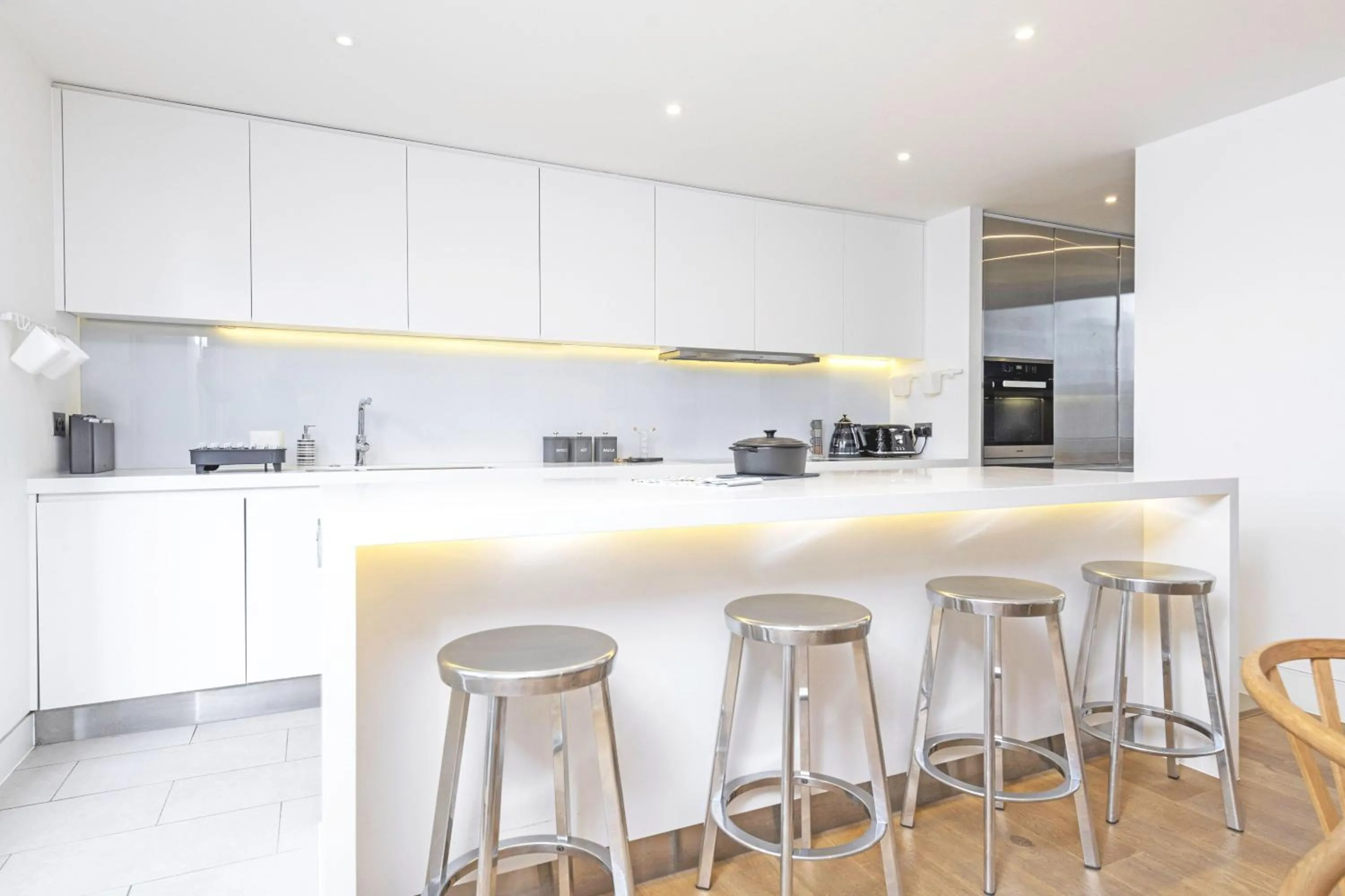 Coffee/tea facilities in Accomodo London Waterloo - Luxury & Spacious Triplex Penthouse on Southbank