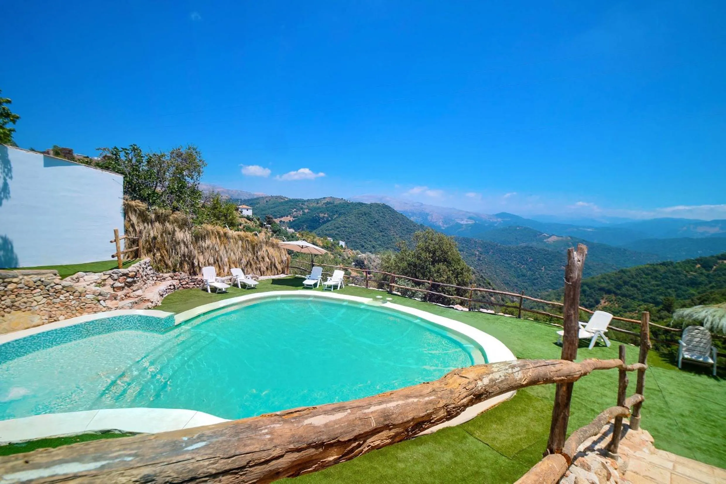 Pool view in Hotel Almejí