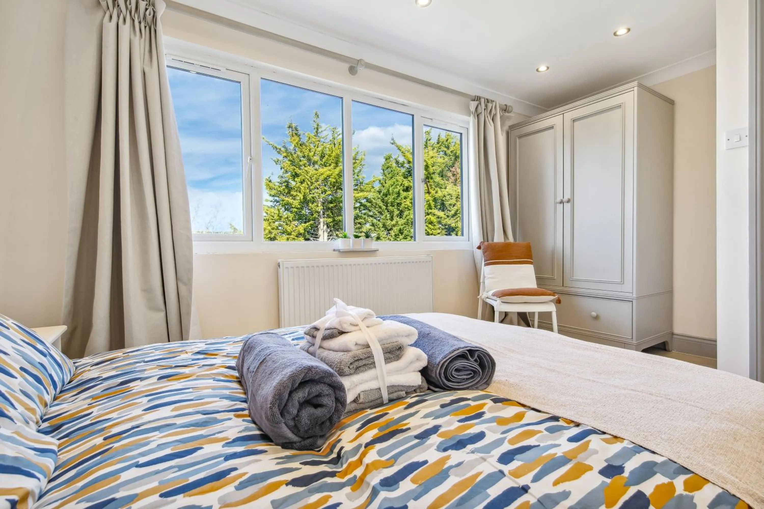 Bed in Stylish 4 Bed 2 Bath NW London