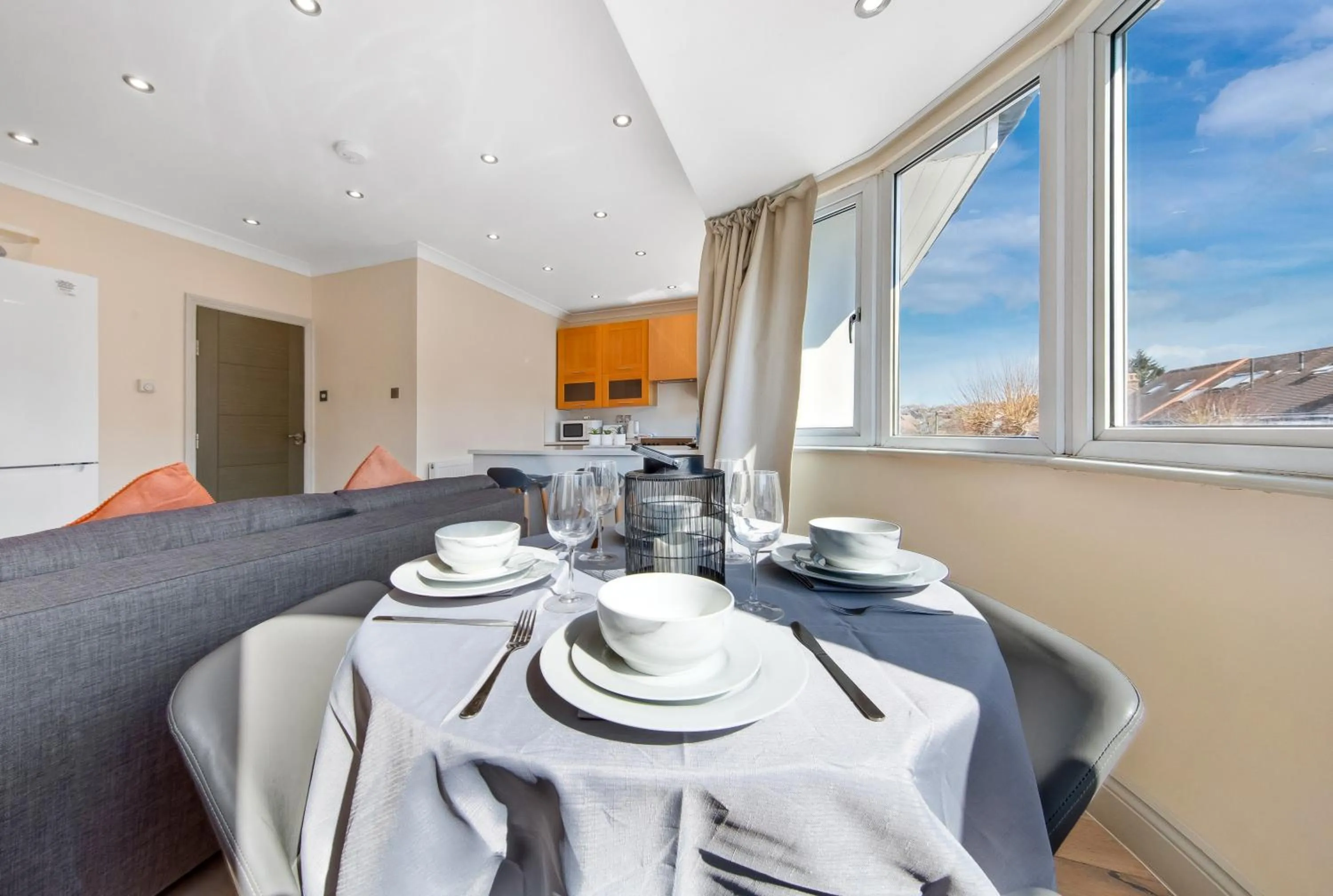 Stylish 4 Bed 2 Bath NW London