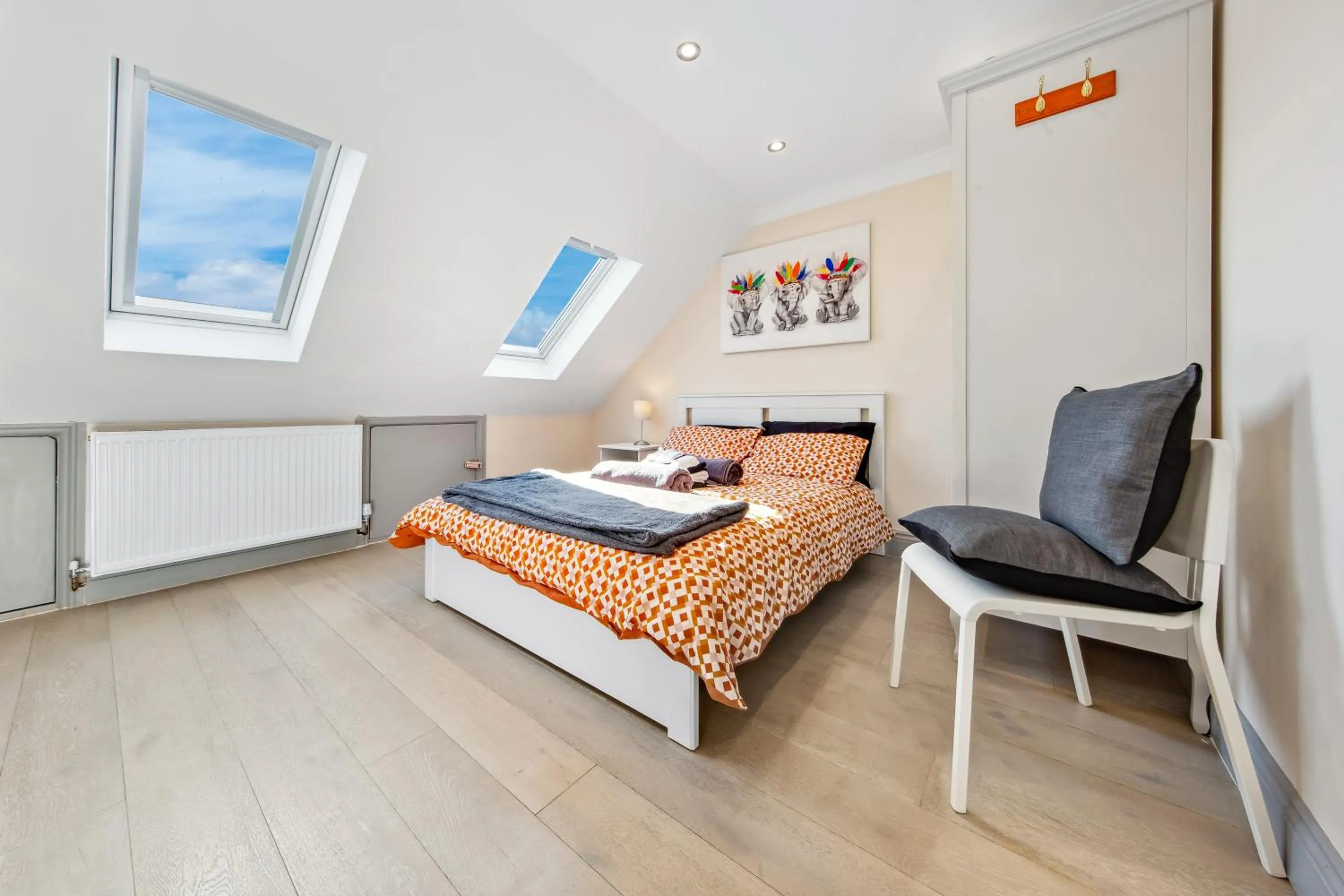 Bed in Stylish 4 Bed 2 Bath NW London
