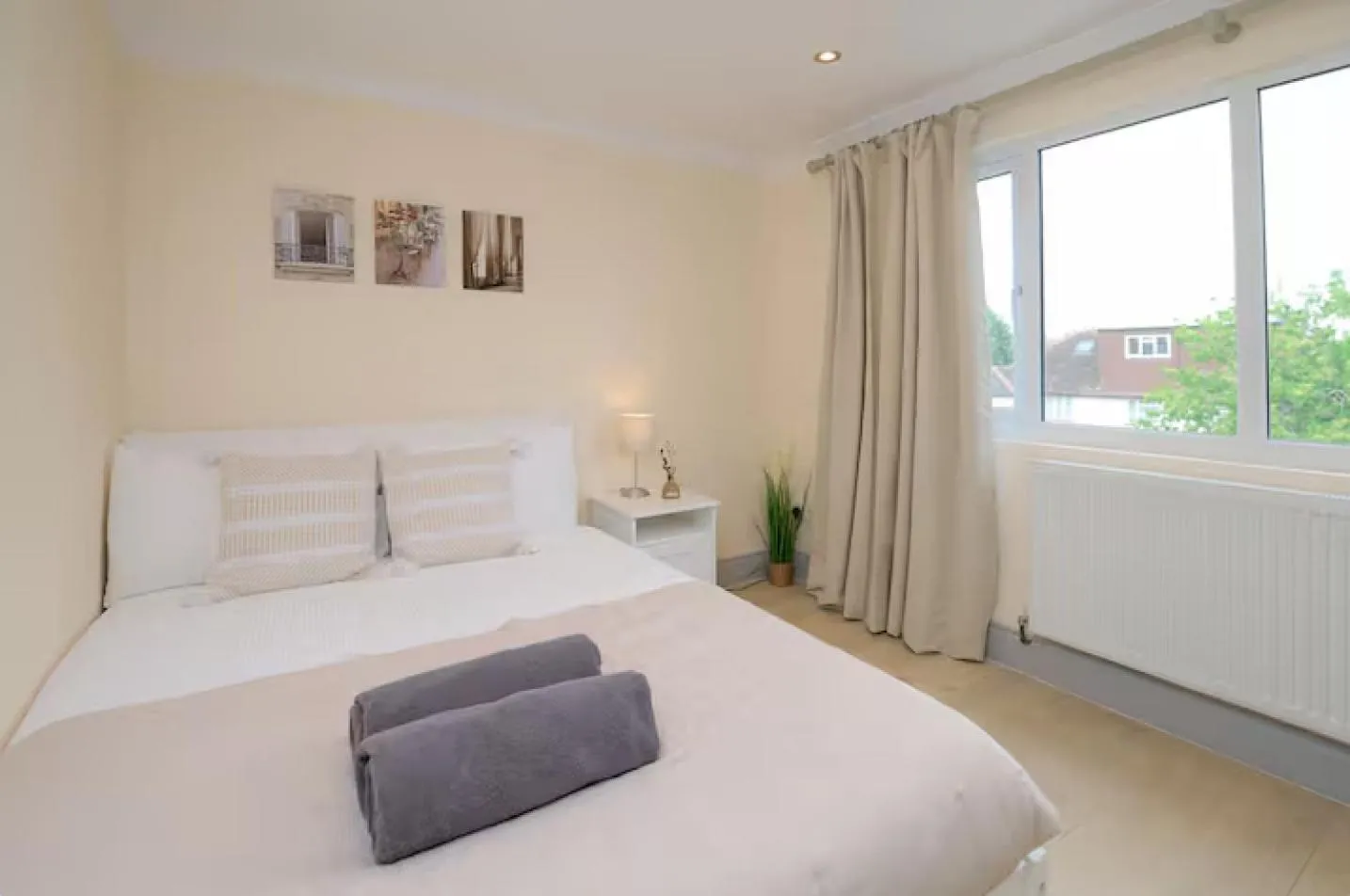 Bed in Stylish 4 Bed 2 Bath NW London