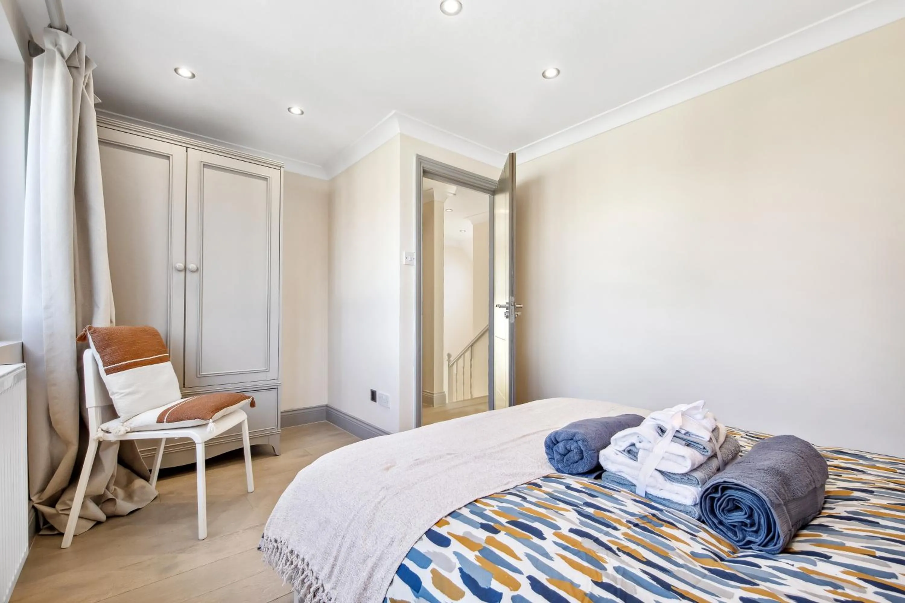 Bed in Stylish 4 Bed 2 Bath NW London