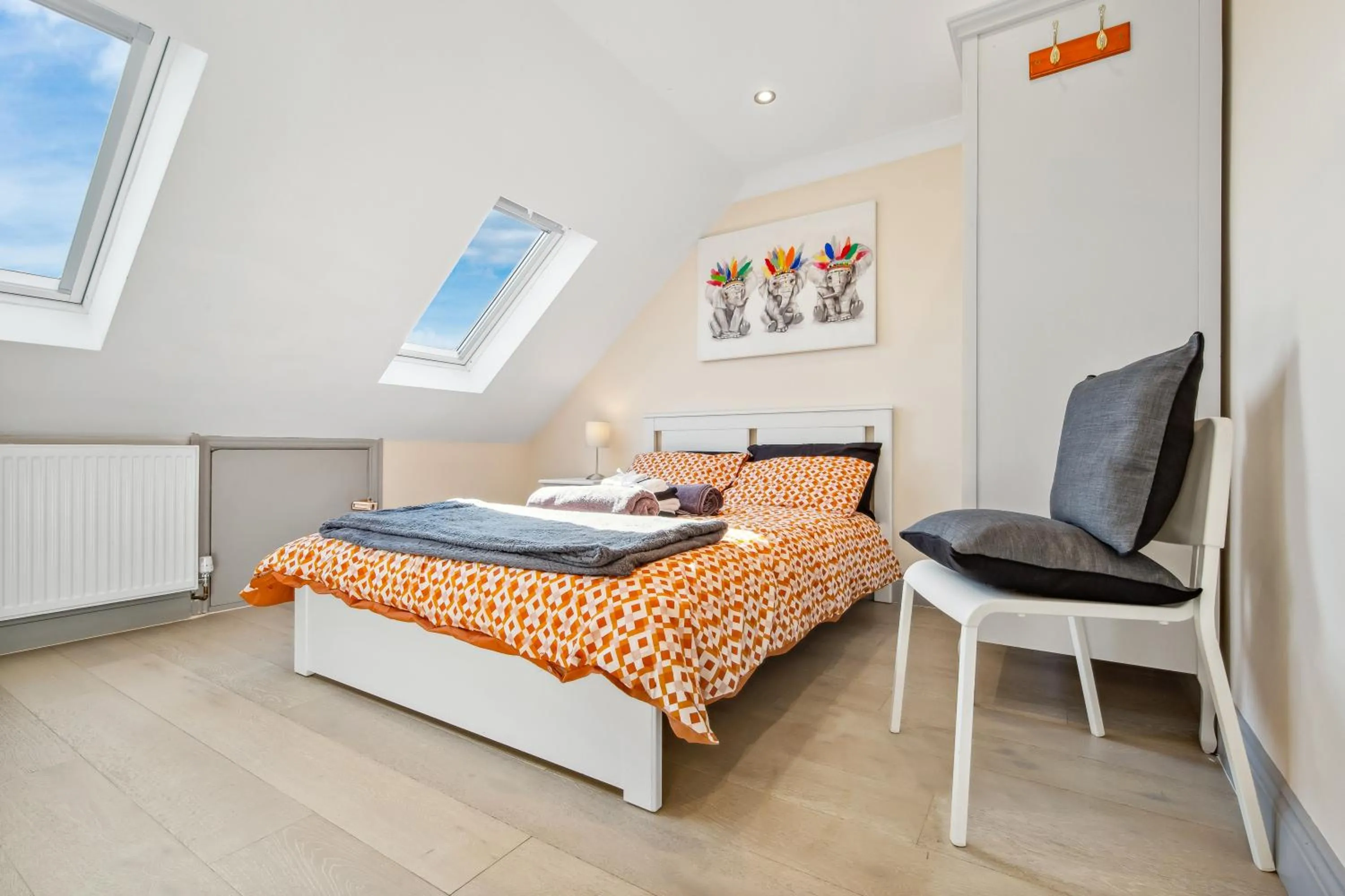 Bed in Stylish 4 Bed 2 Bath NW London