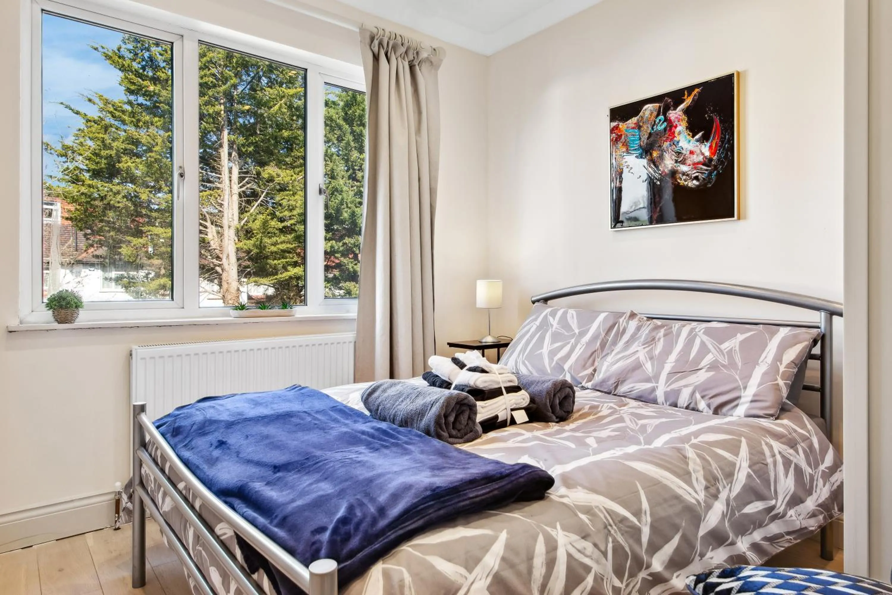 Bed in Stylish 4 Bed 2 Bath NW London