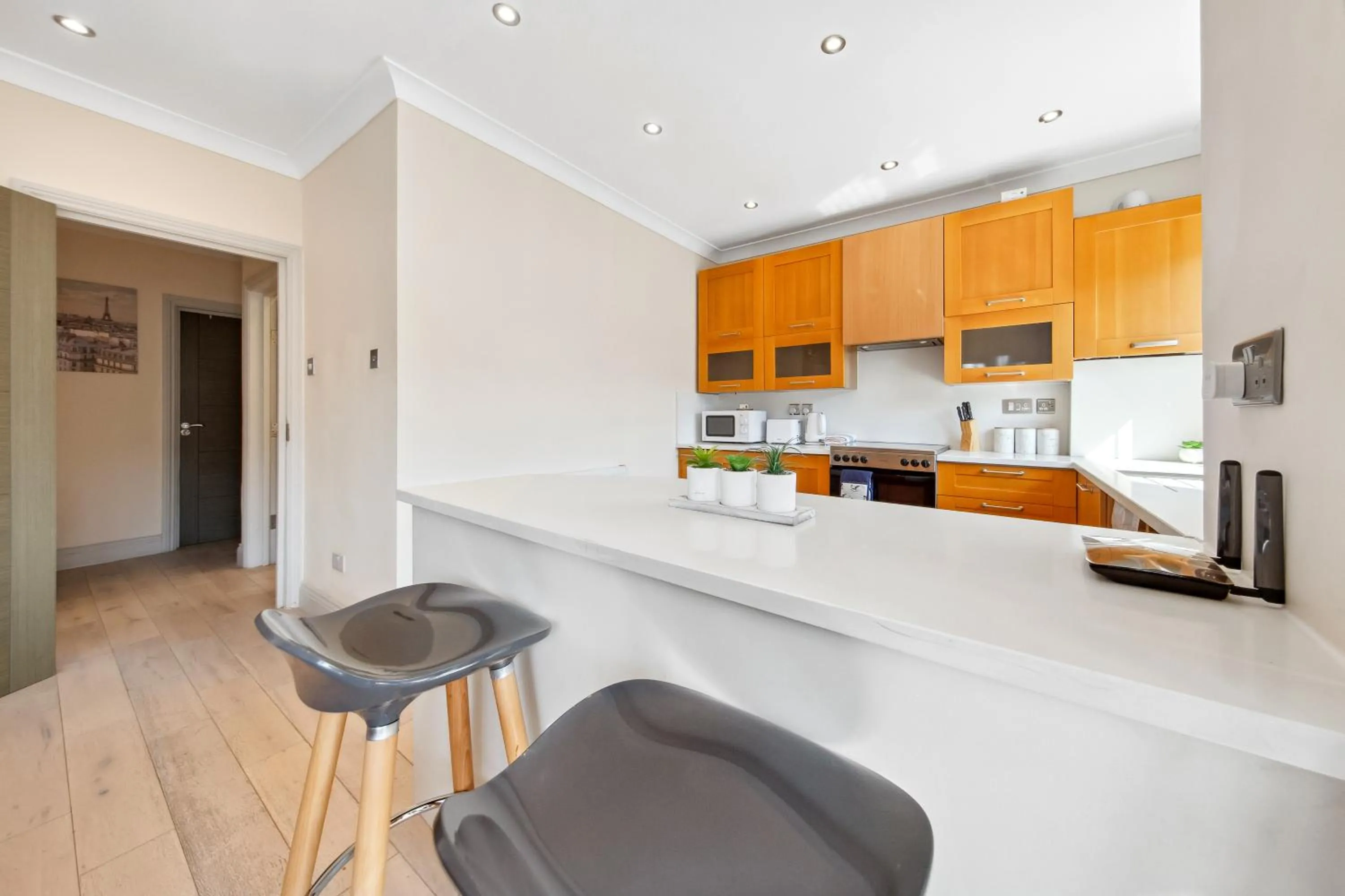 Stylish 4 Bed 2 Bath NW London