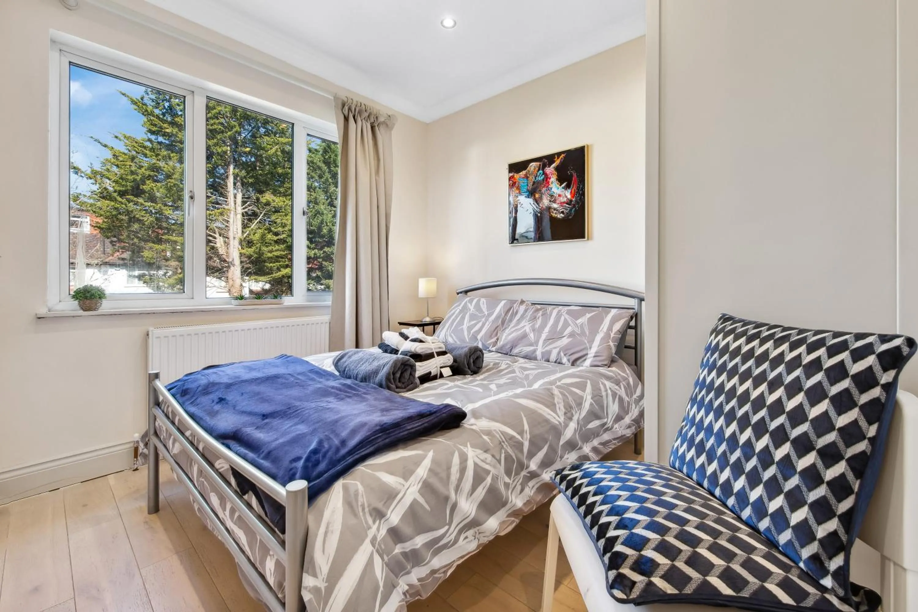 Bed in Stylish 4 Bed 2 Bath NW London