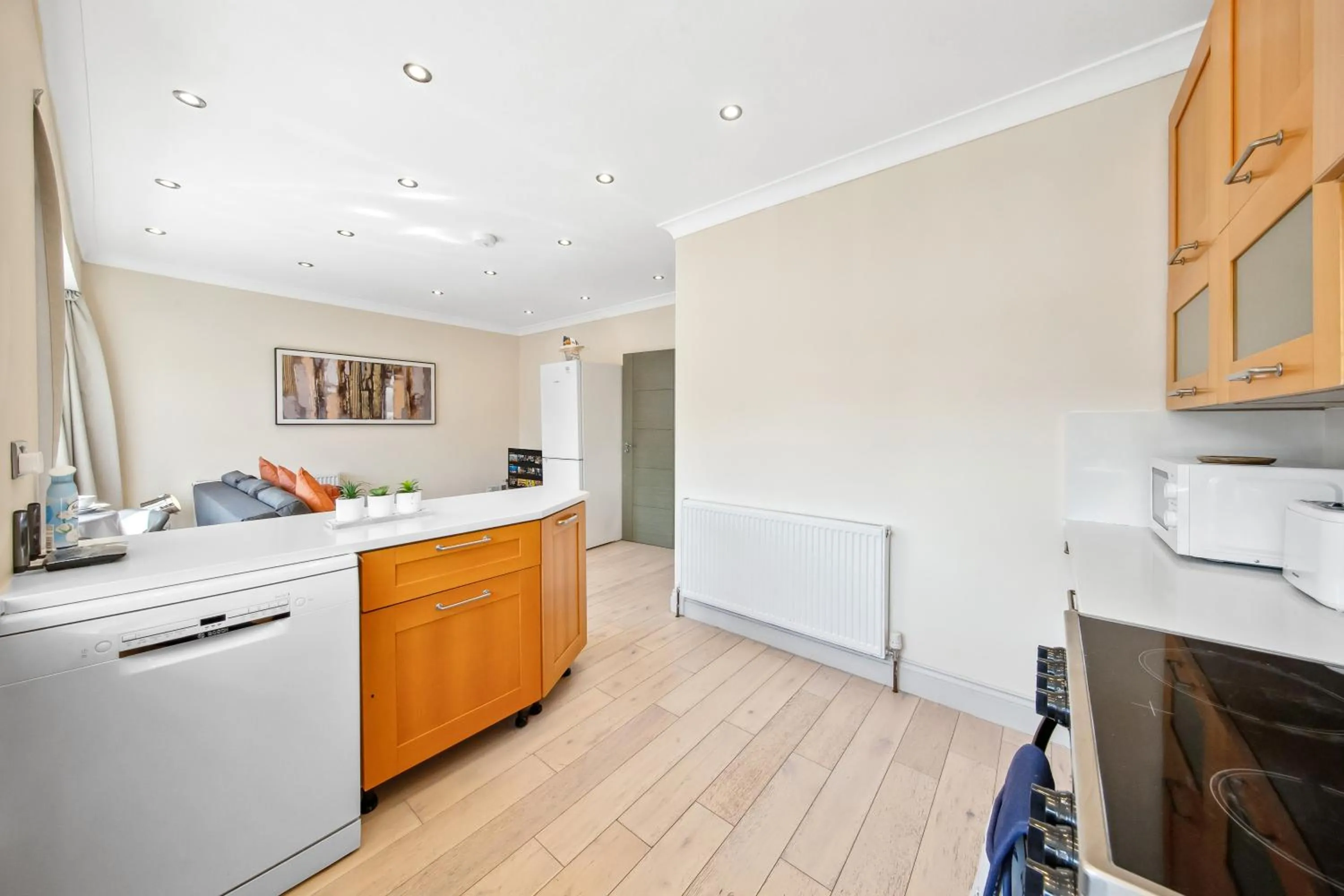 Stylish 4 Bed 2 Bath NW London