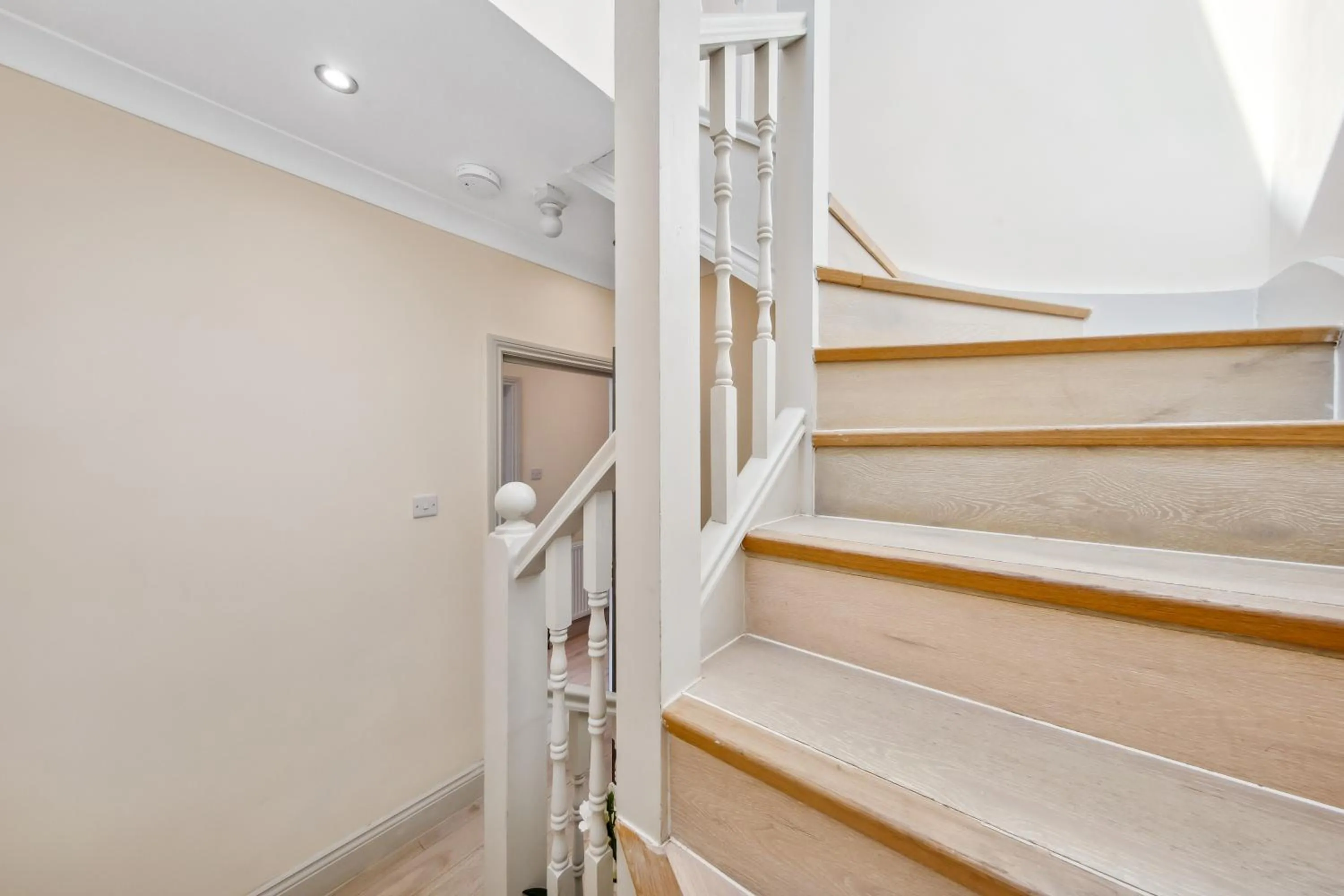 Bed in Stylish 4 Bed 2 Bath NW London