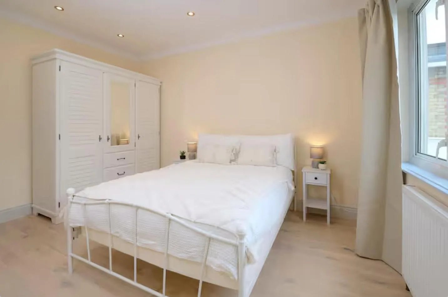 Bed in Stylish 4 Bed 2 Bath NW London