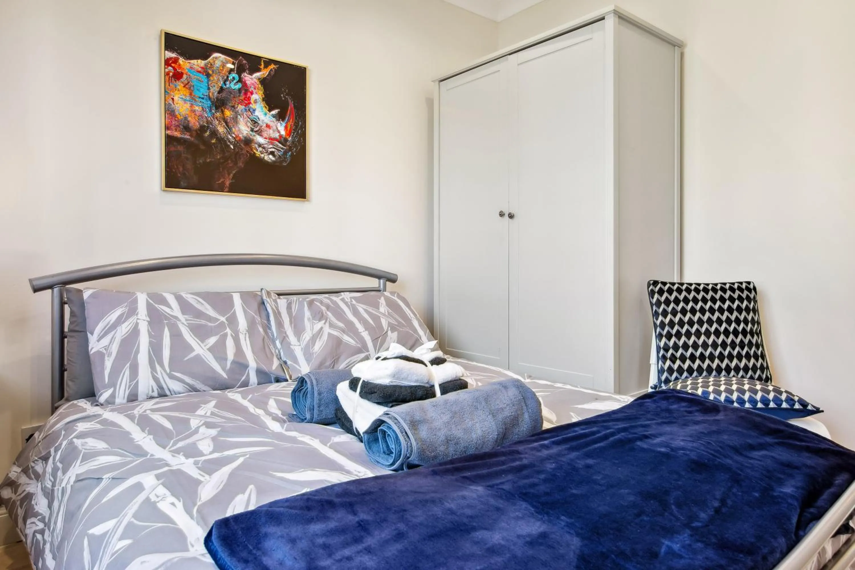 Bed in Stylish 4 Bed 2 Bath NW London