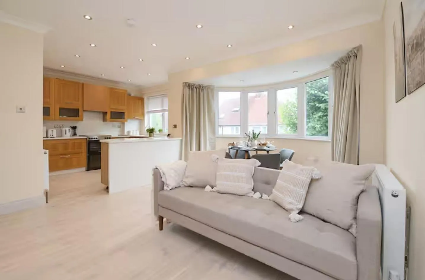 Stylish 4 Bed 2 Bath NW London