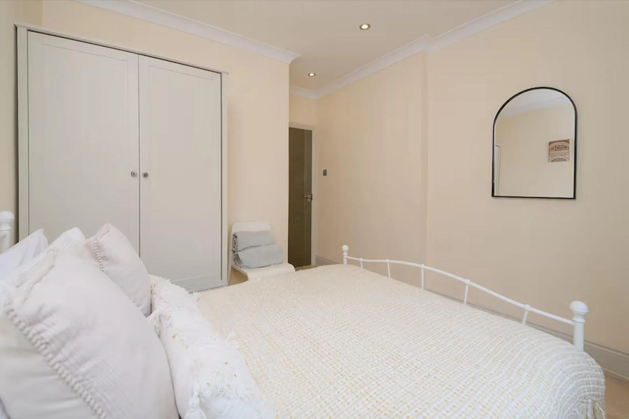 Bed in Stylish 4 Bed 2 Bath NW London