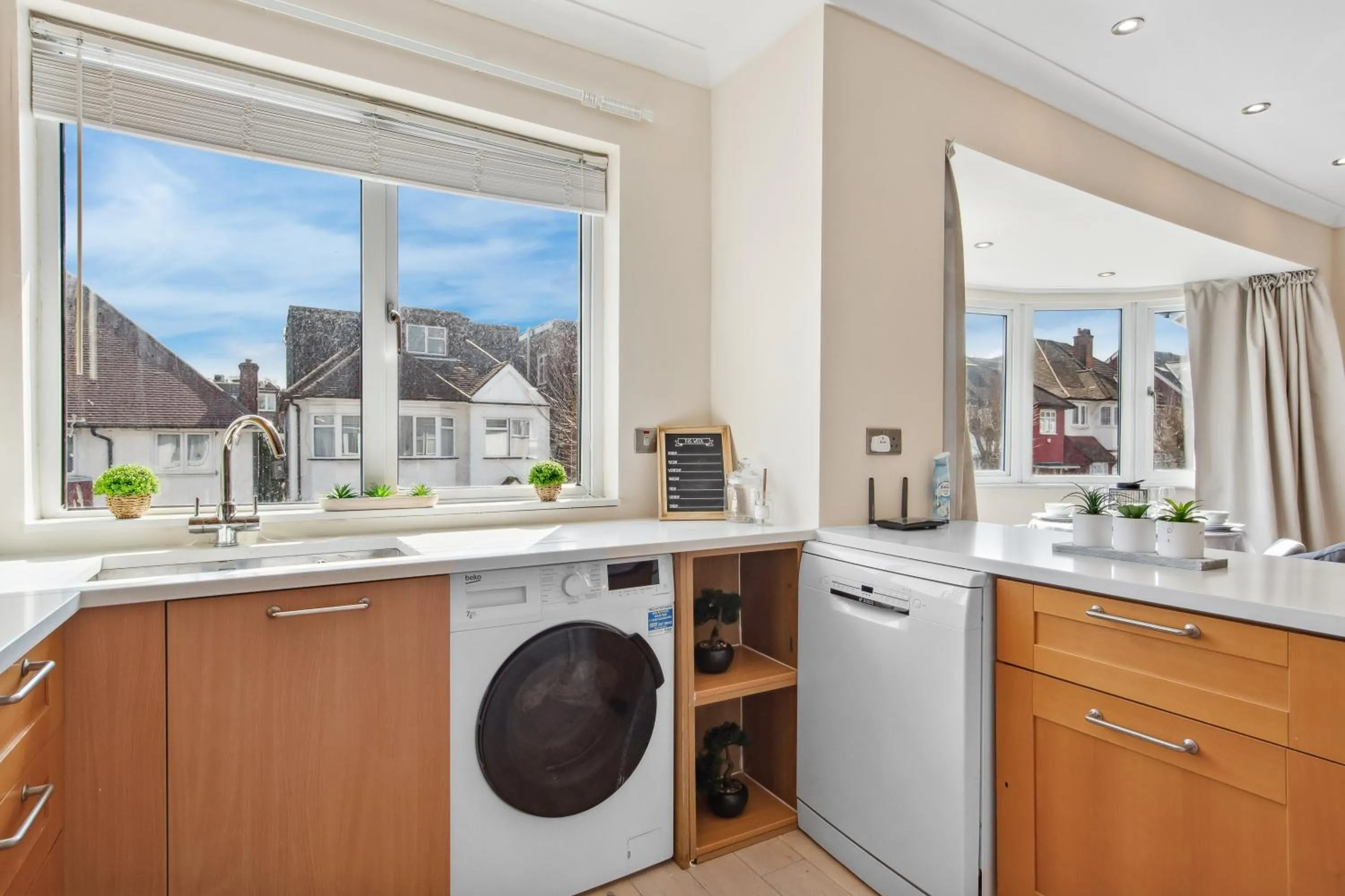 Stylish 4 Bed 2 Bath NW London