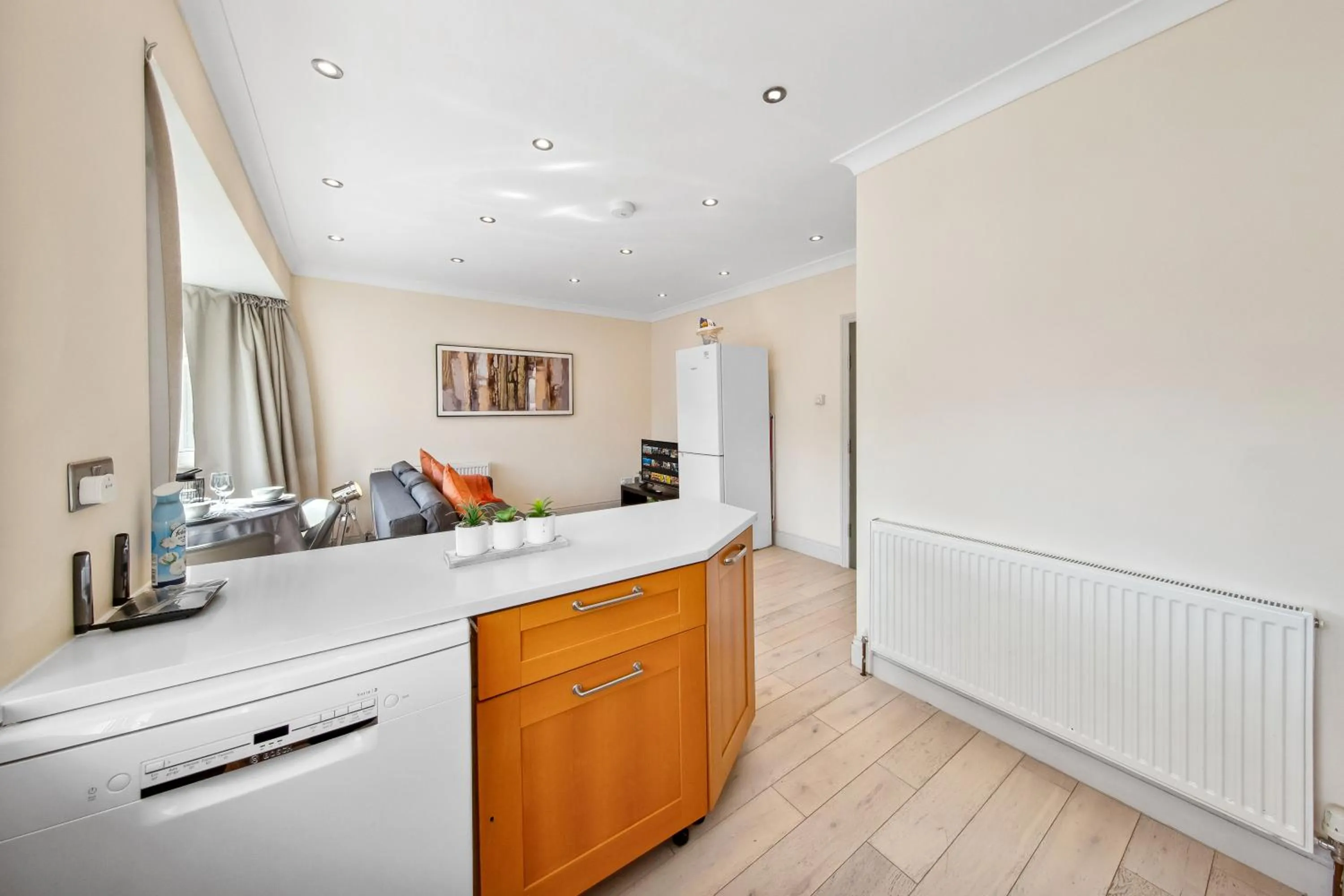 Stylish 4 Bed 2 Bath NW London
