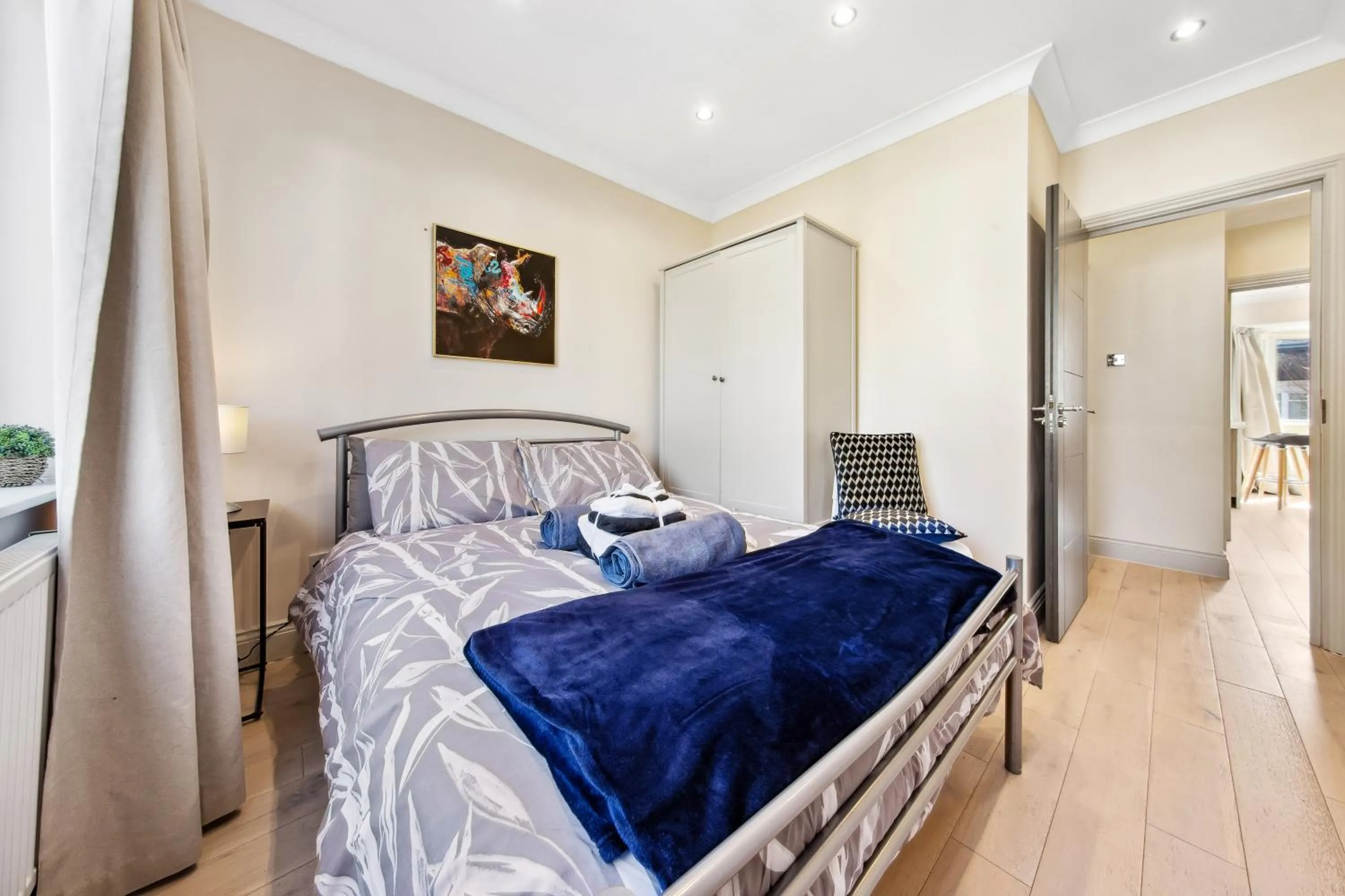 Bed in Stylish 4 Bed 2 Bath NW London