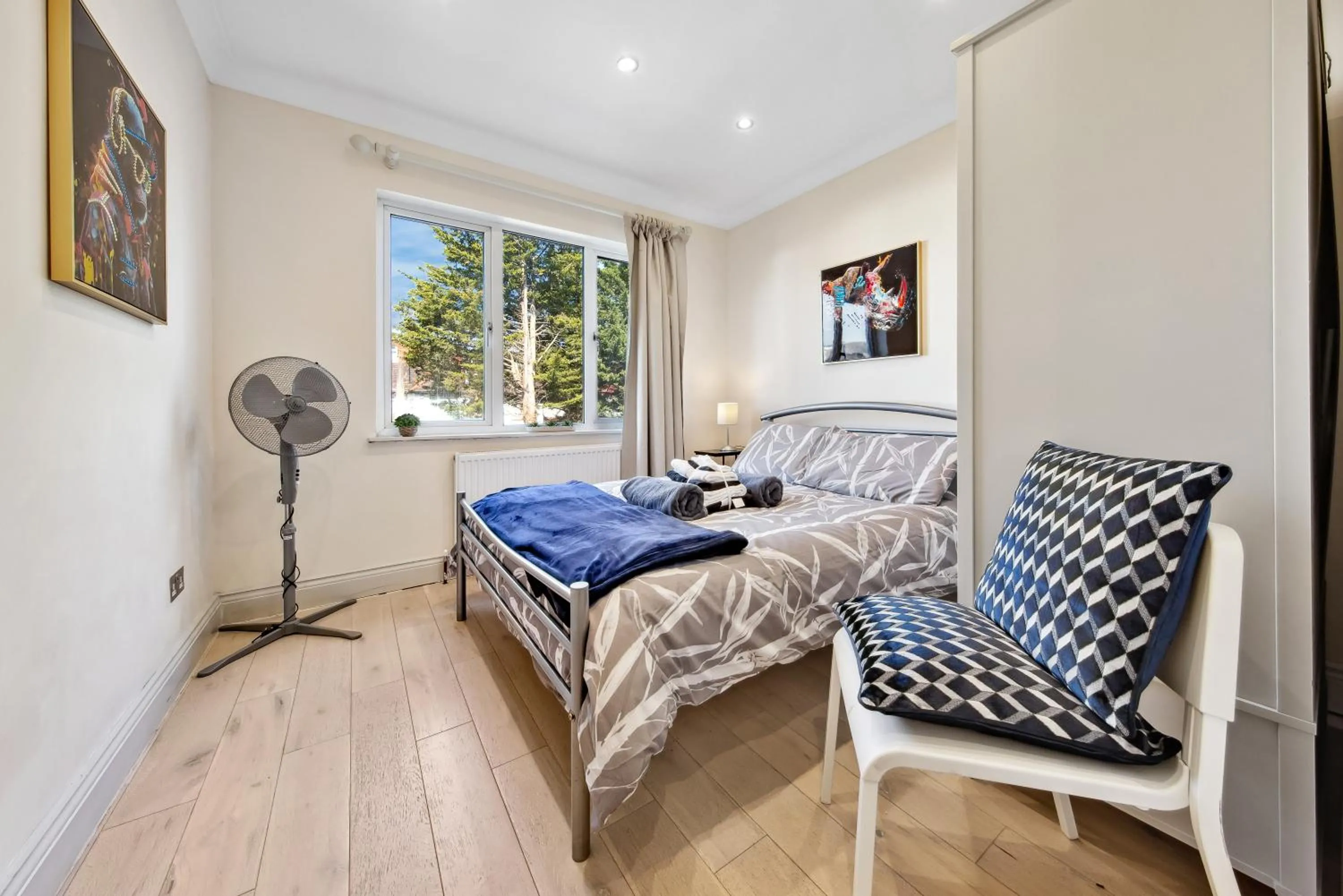 Bed in Stylish 4 Bed 2 Bath NW London