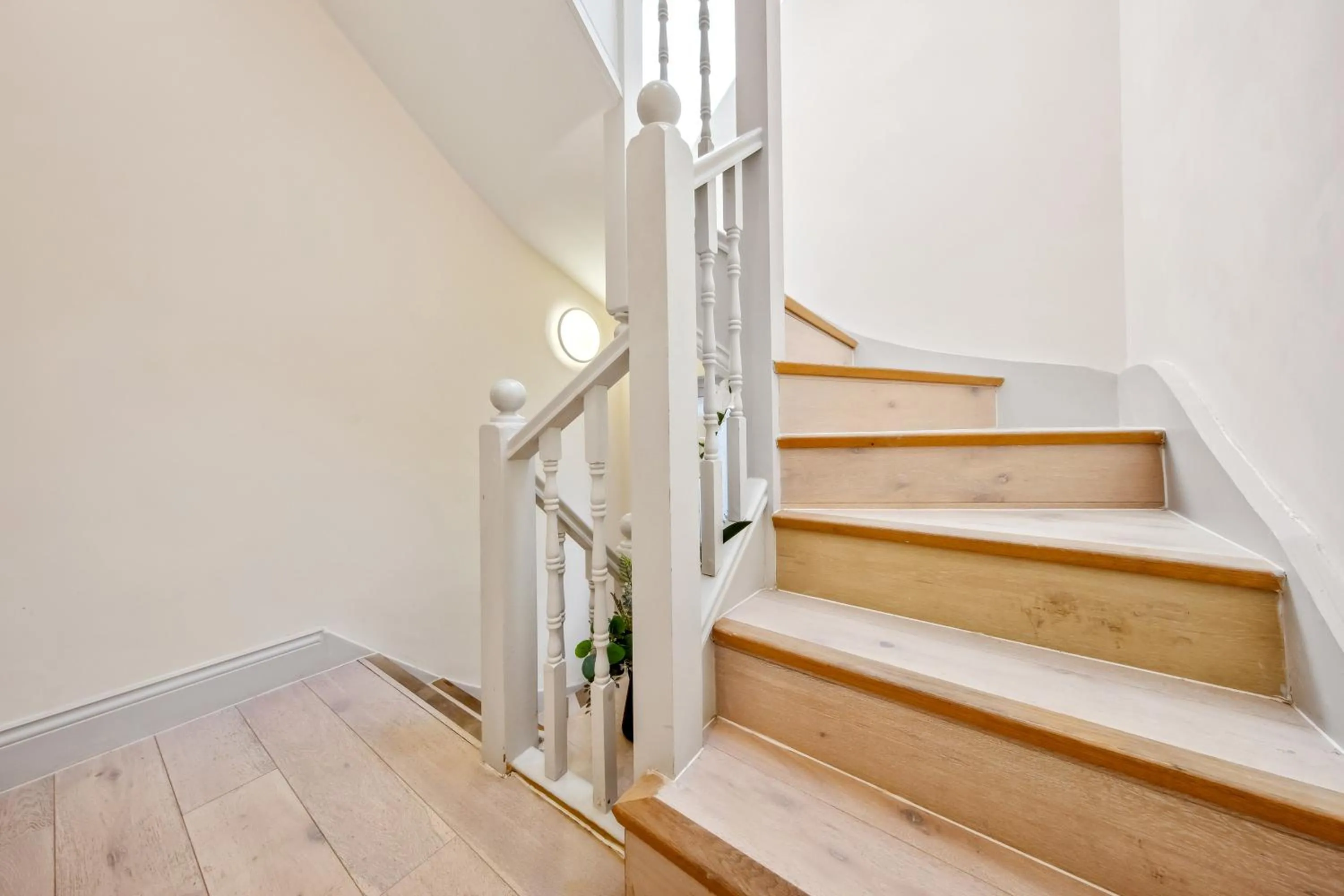 Stylish 4 Bed 2 Bath NW London