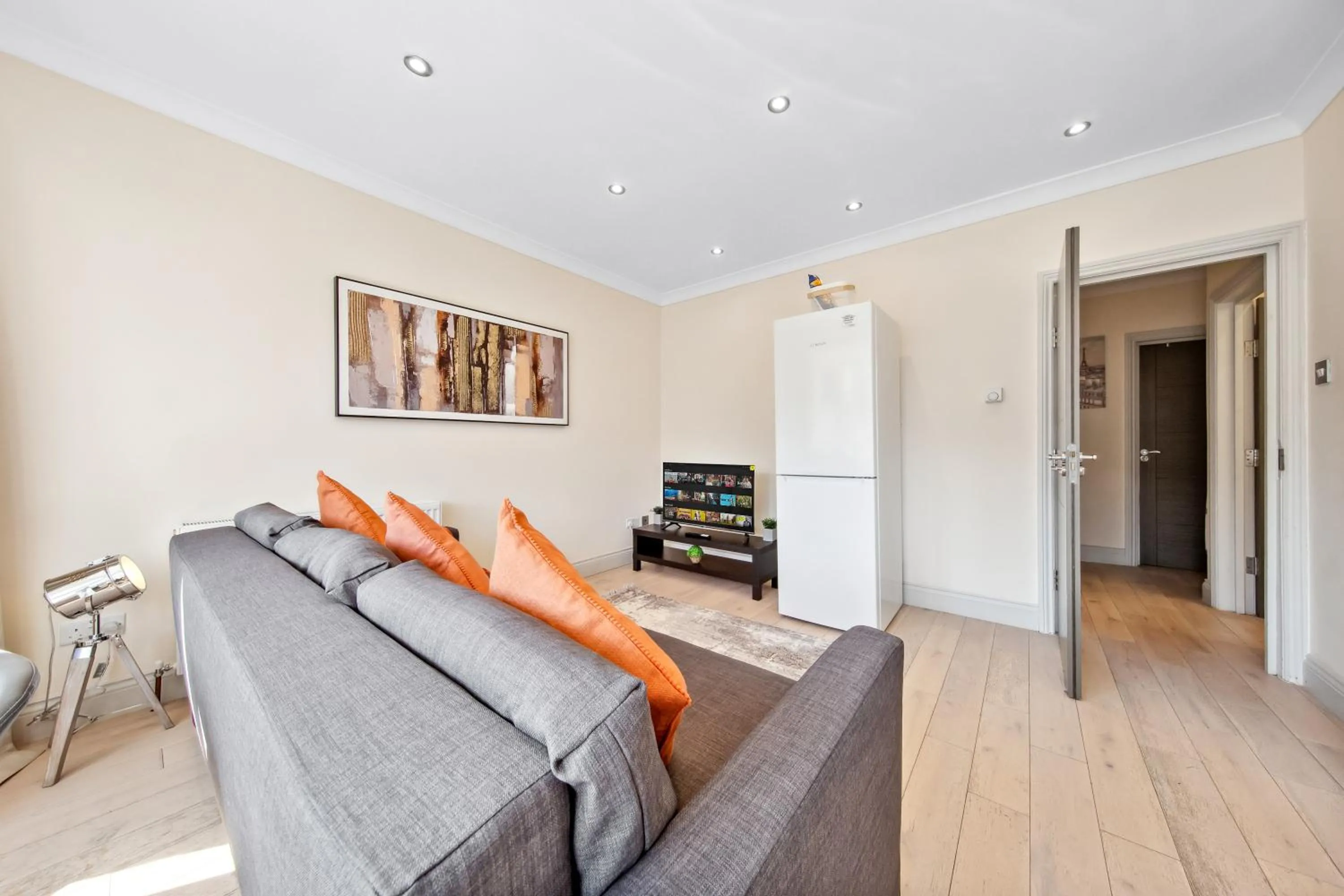 Stylish 4 Bed 2 Bath NW London